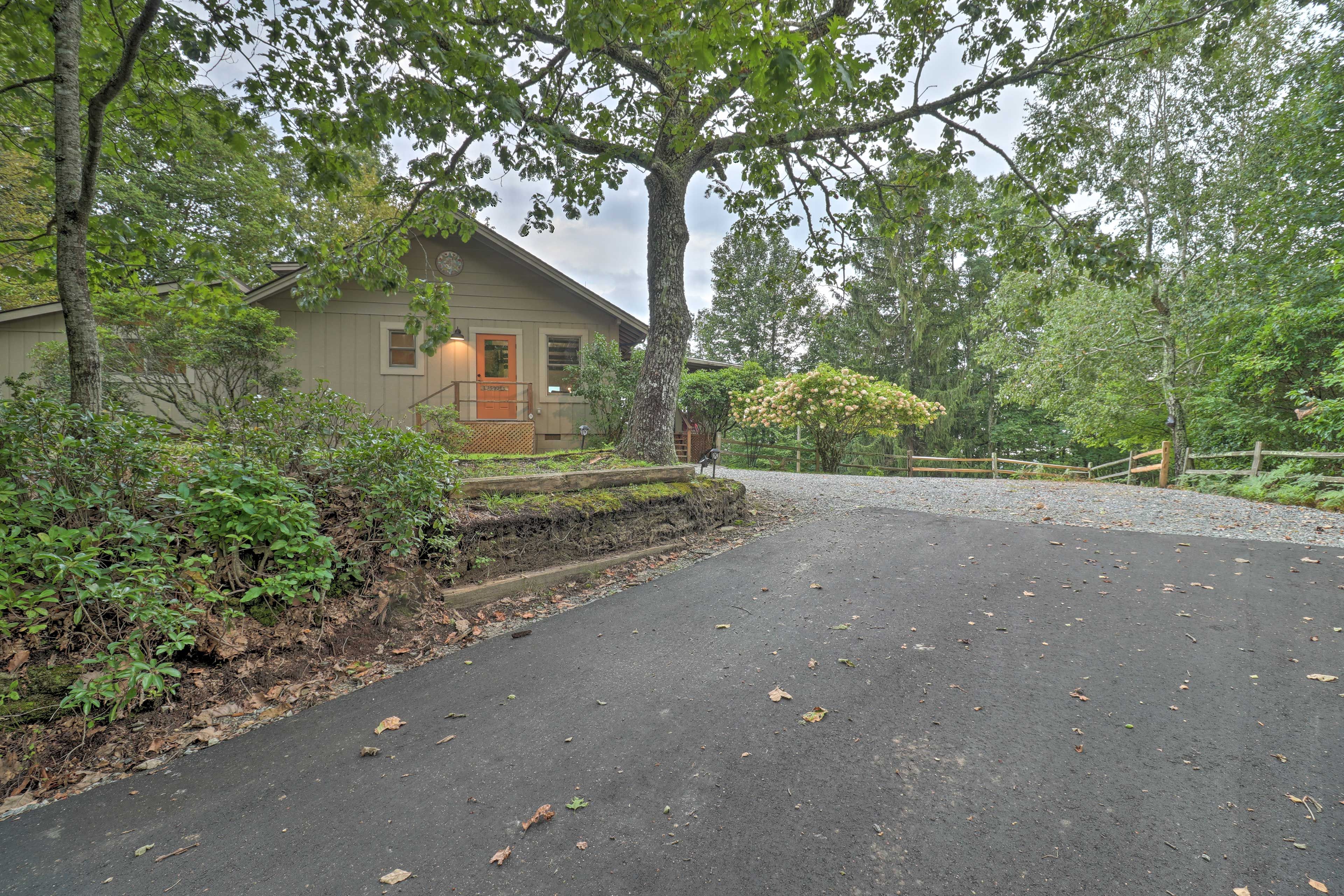 Book this secluded mountain cabin for your next vacay to Brevard.