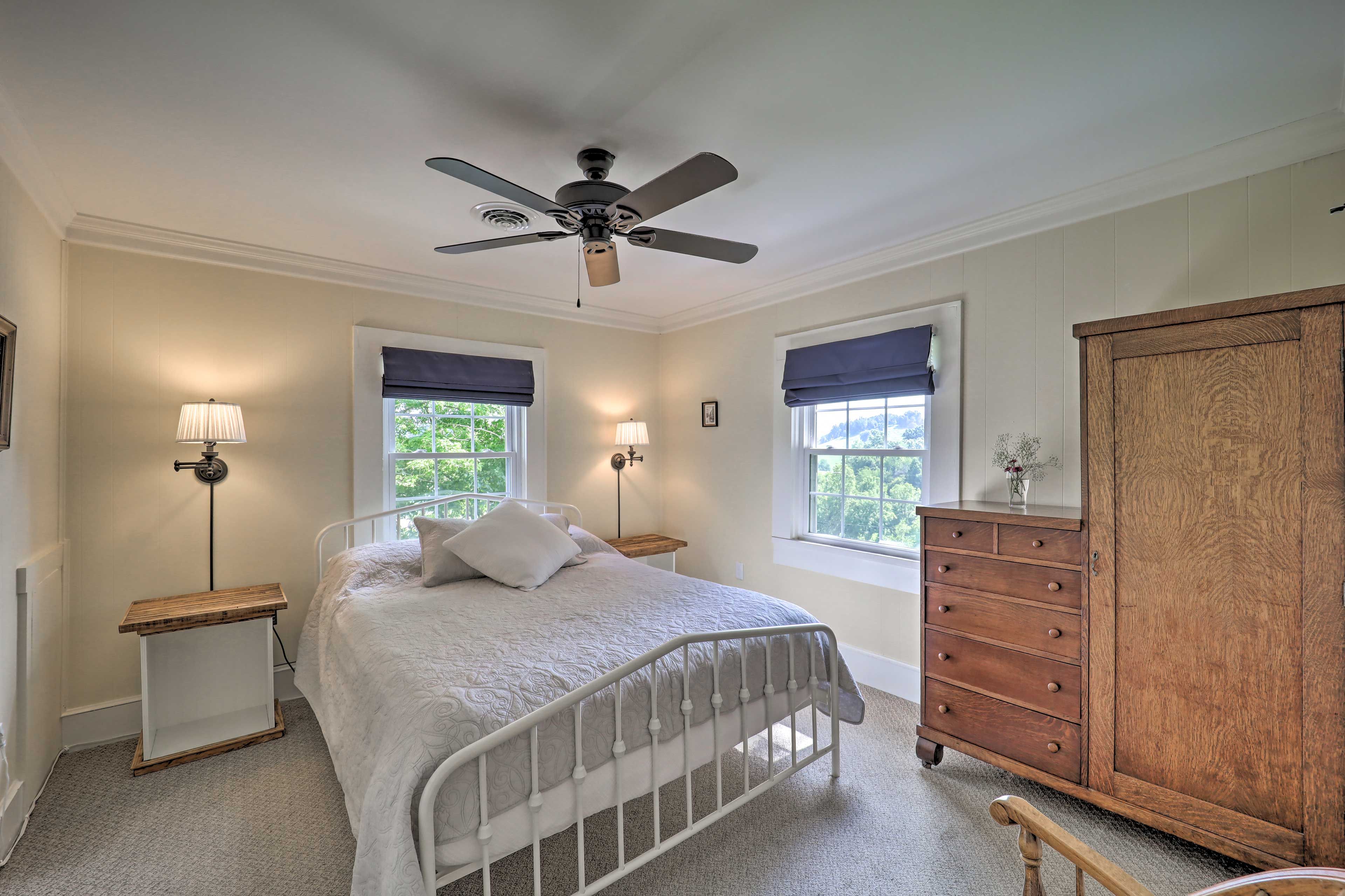 Bedroom 1 | Queen Bed | En-Suite Bathroom
