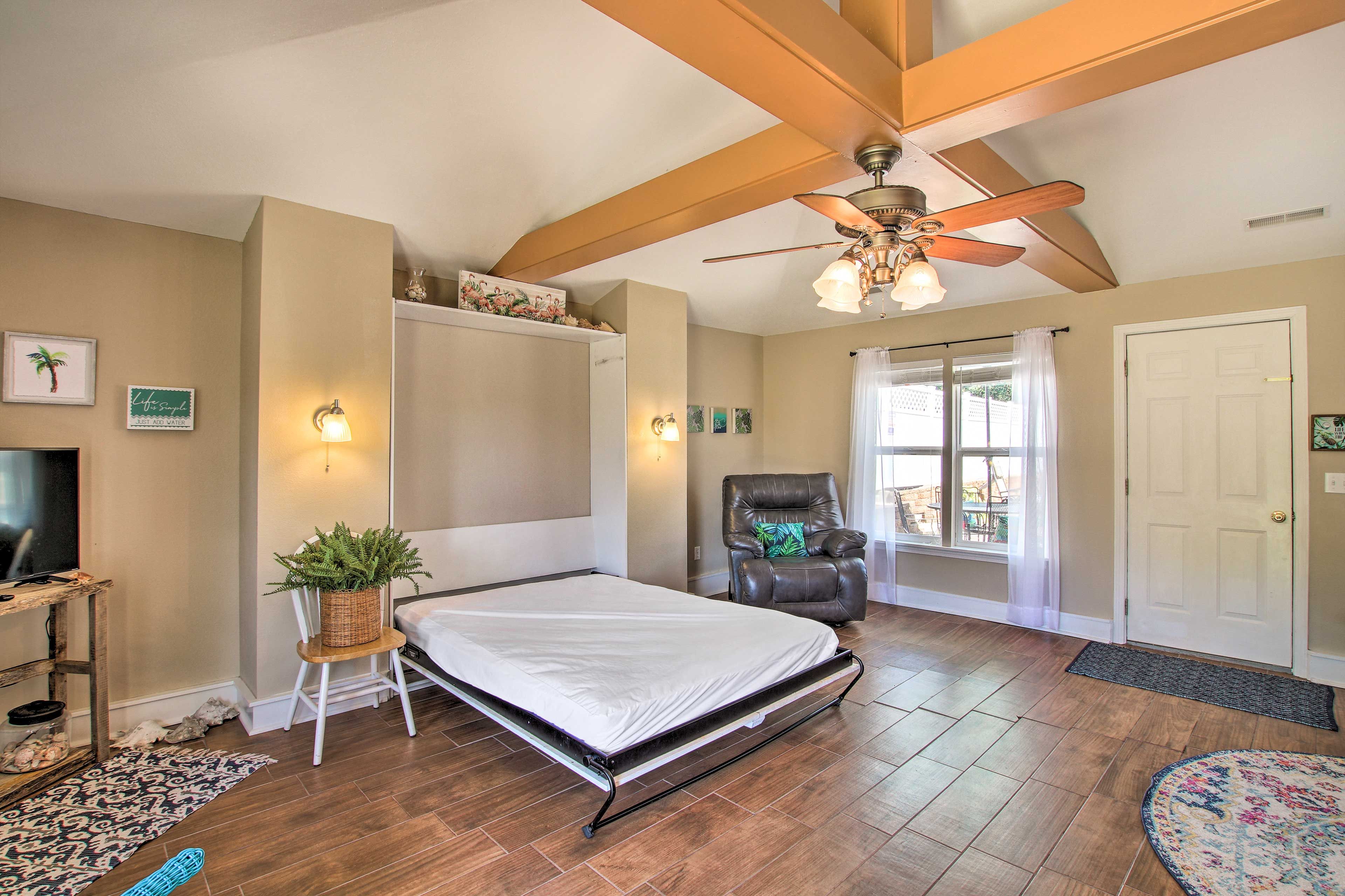Living Room | Queen Murphy Bed | Queen Sleeper Sofa