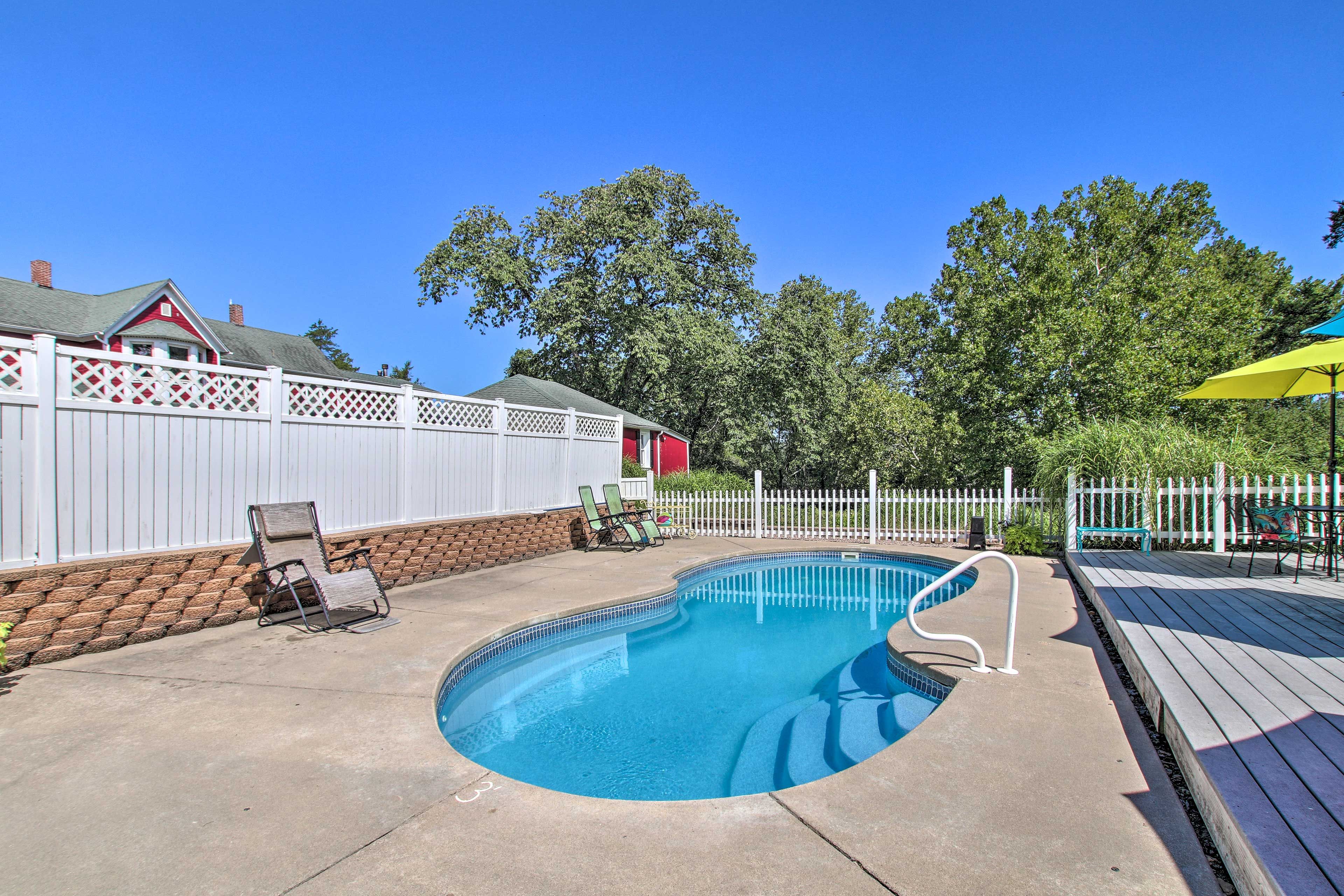 Arcadia Valley Cabins | Community Amenities | Outdoor Pool