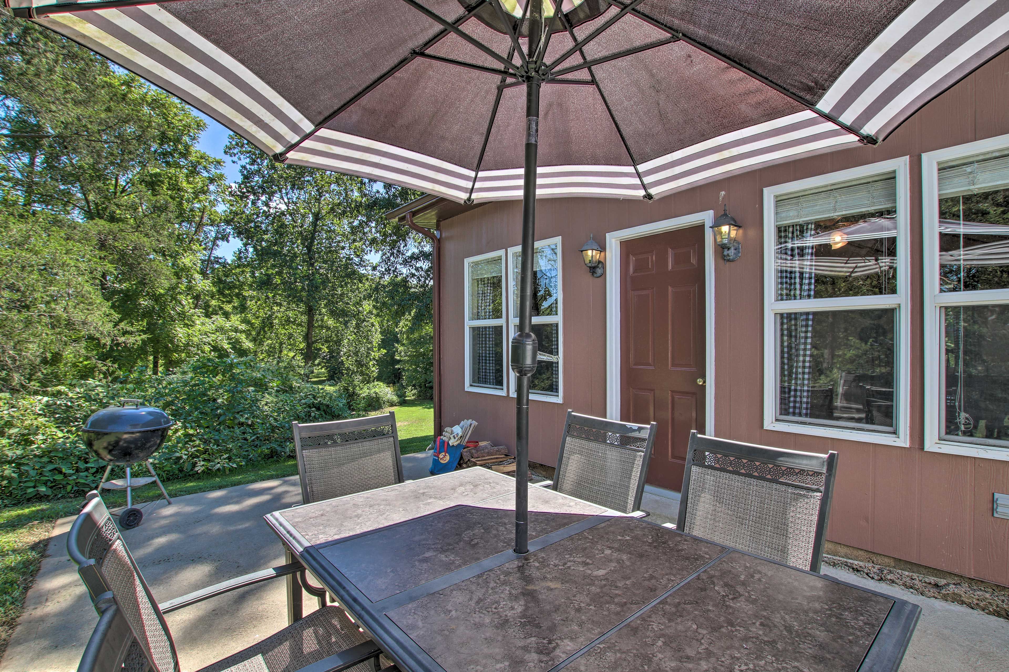 Patio | Outdoor Dining Area | Charcoal Grill