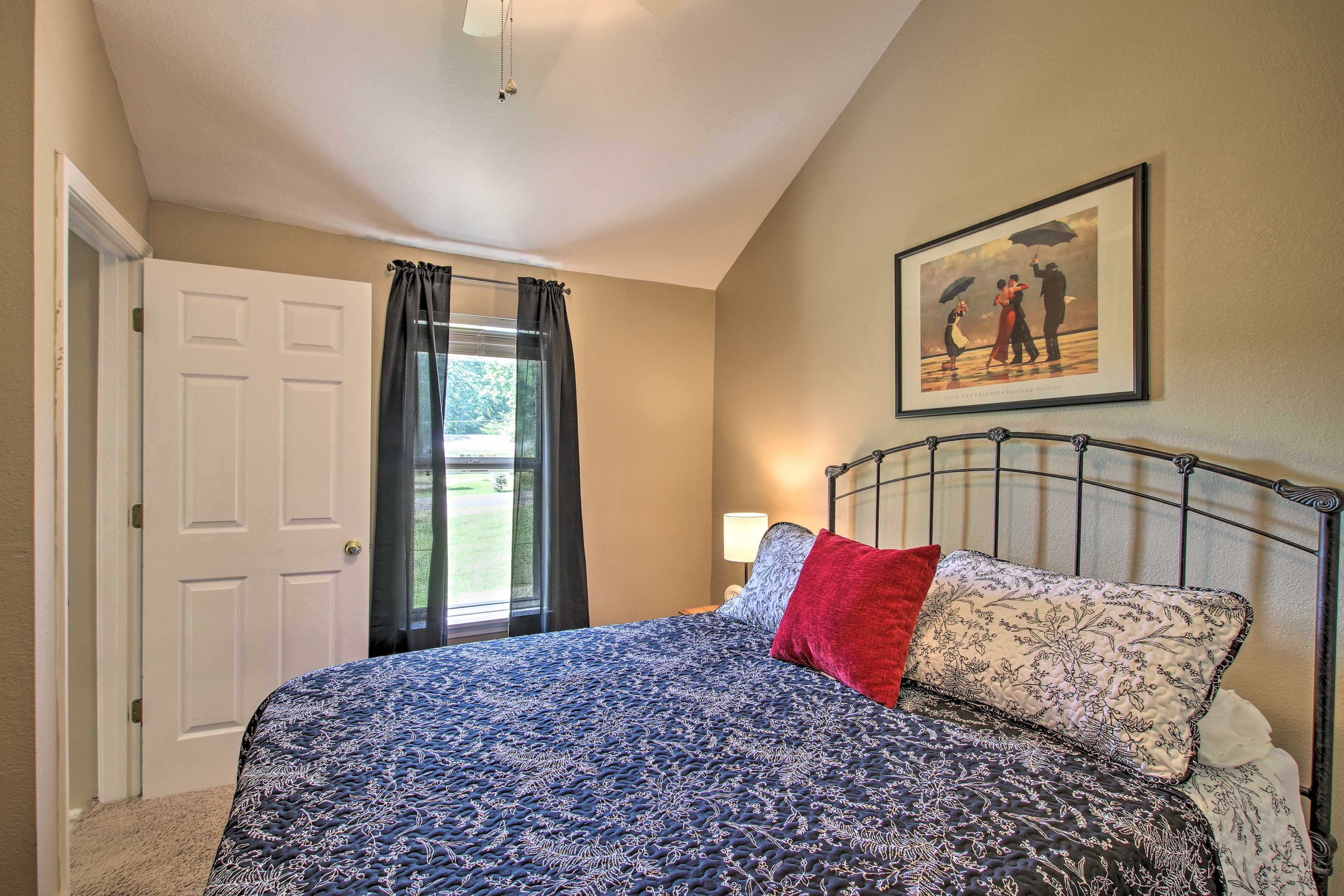 Bedroom | Queen Bed