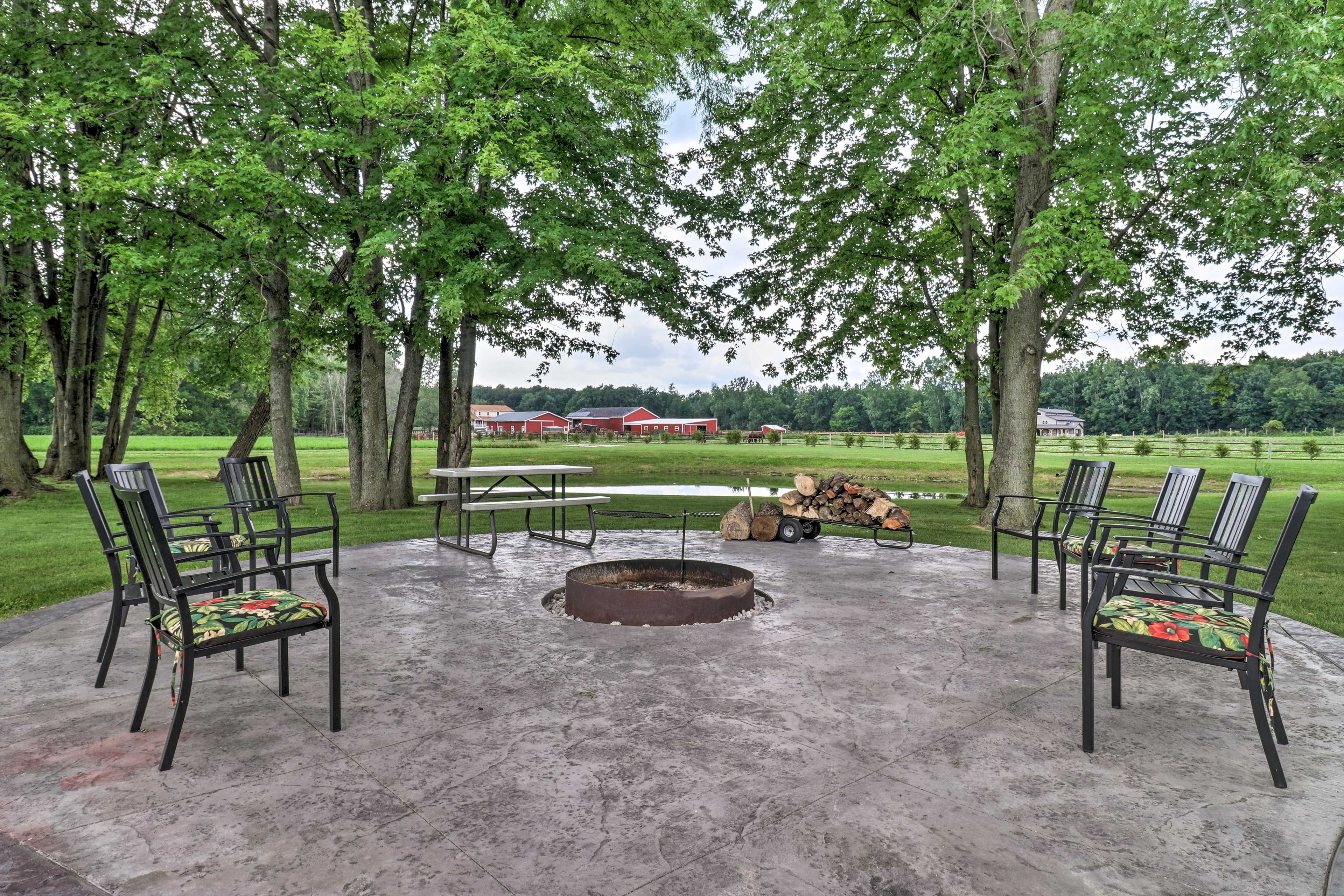 Patio | Fire Pit | Picnic Table