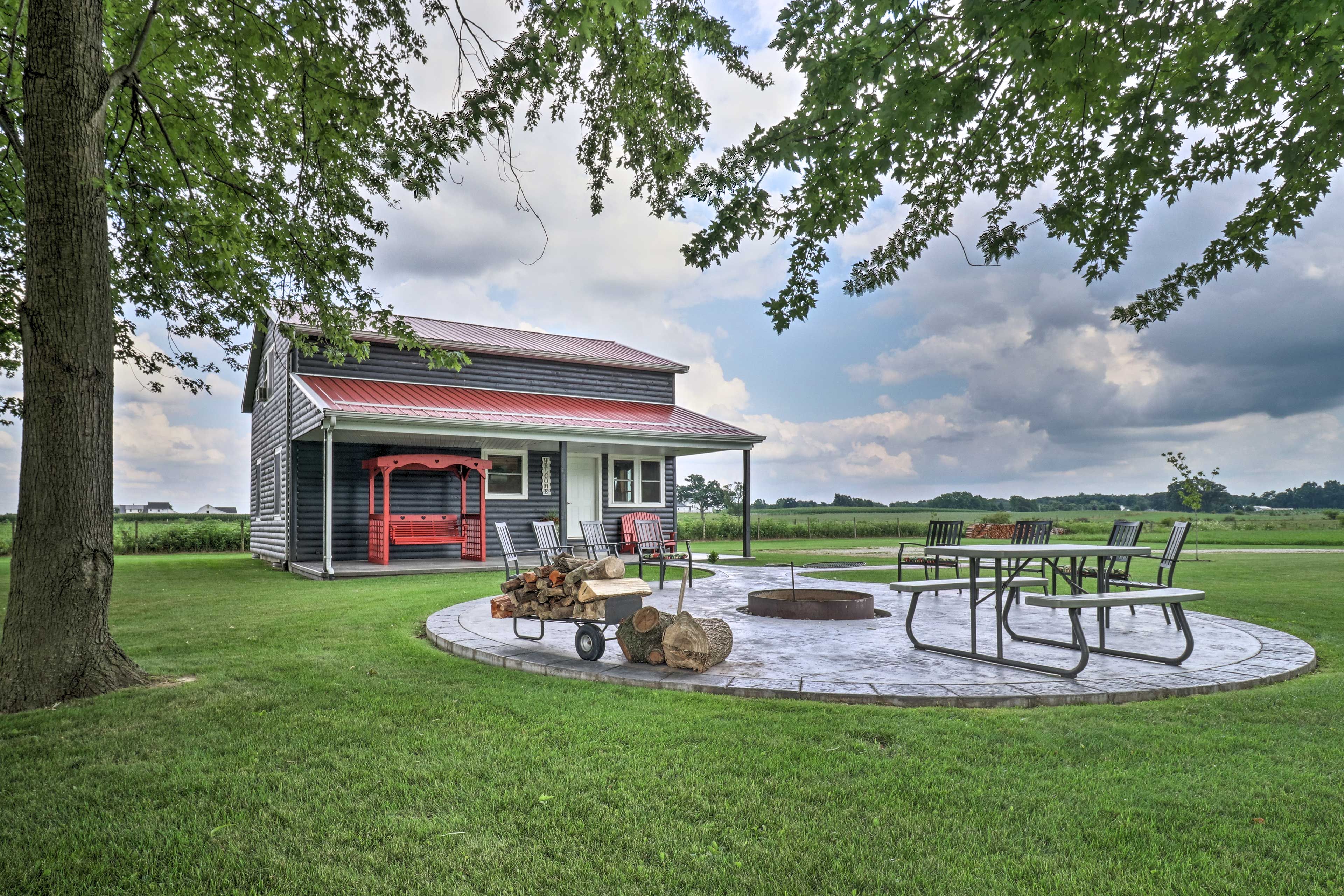 Shipshewana Vacation Rental | 2BR | 2BA | Steps Required for Entry | 768 Sq Ft