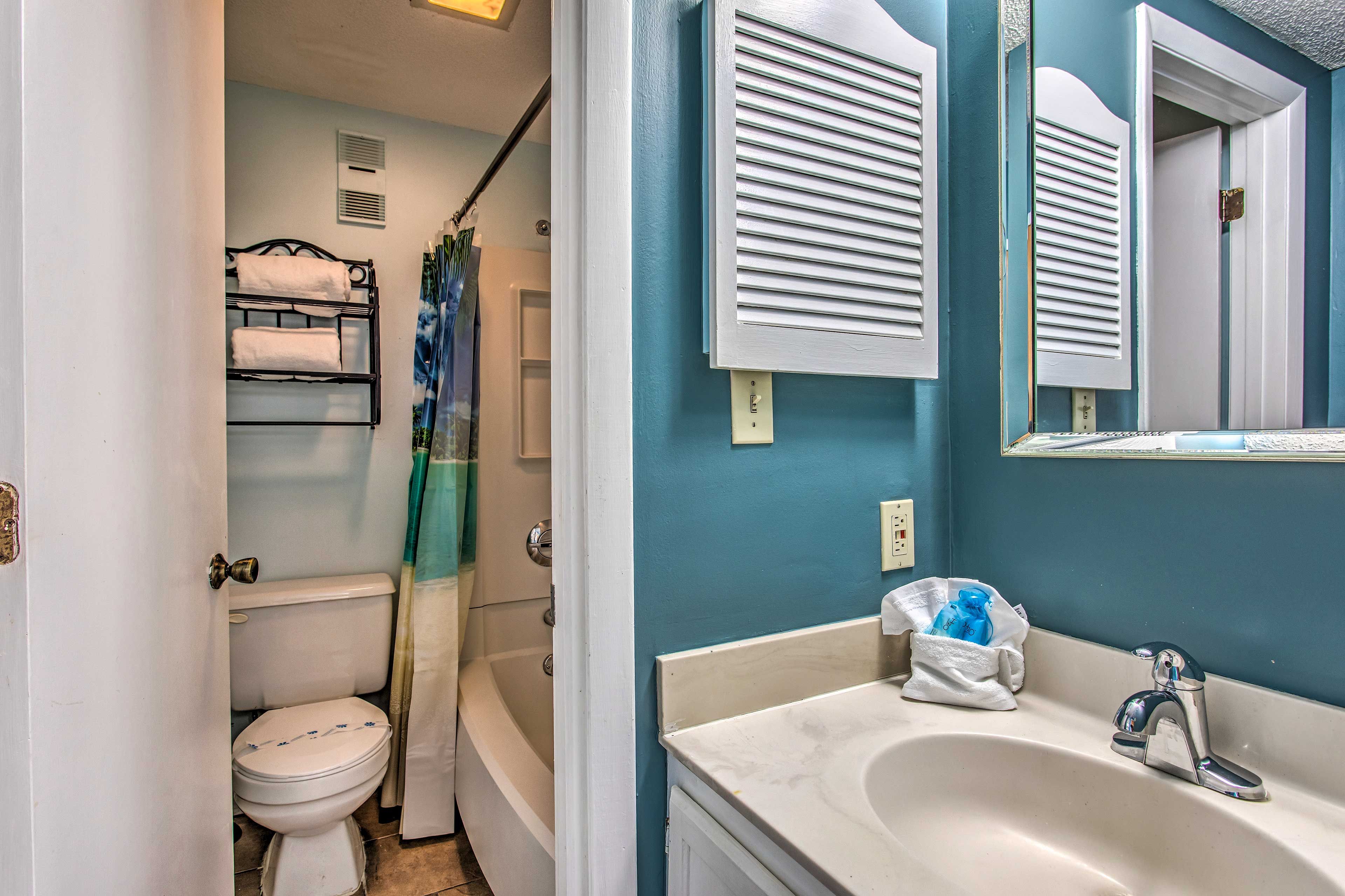 Rinse off the ocean water in the full bathroom.