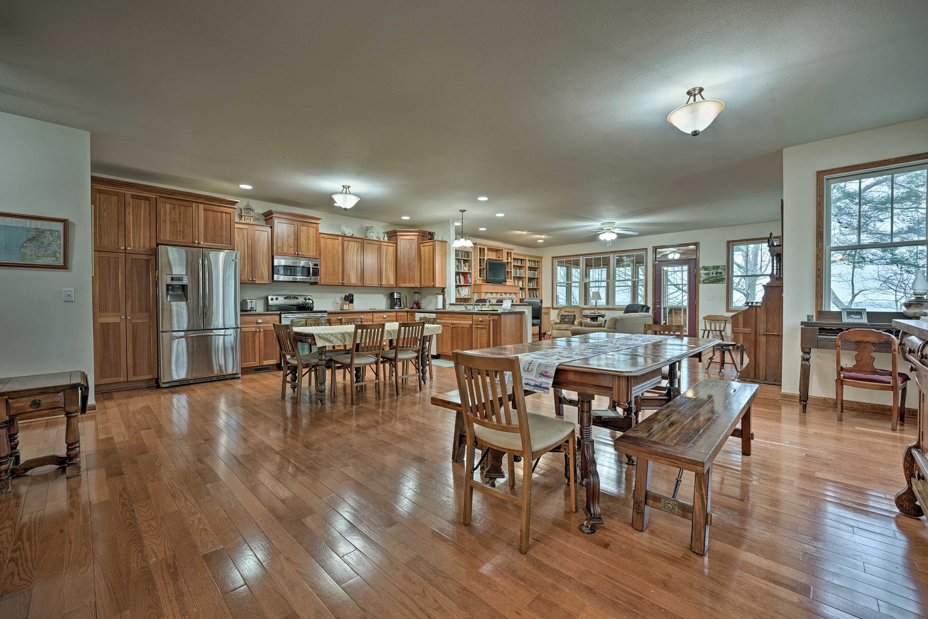 Dining Room | Dishware & Flatware