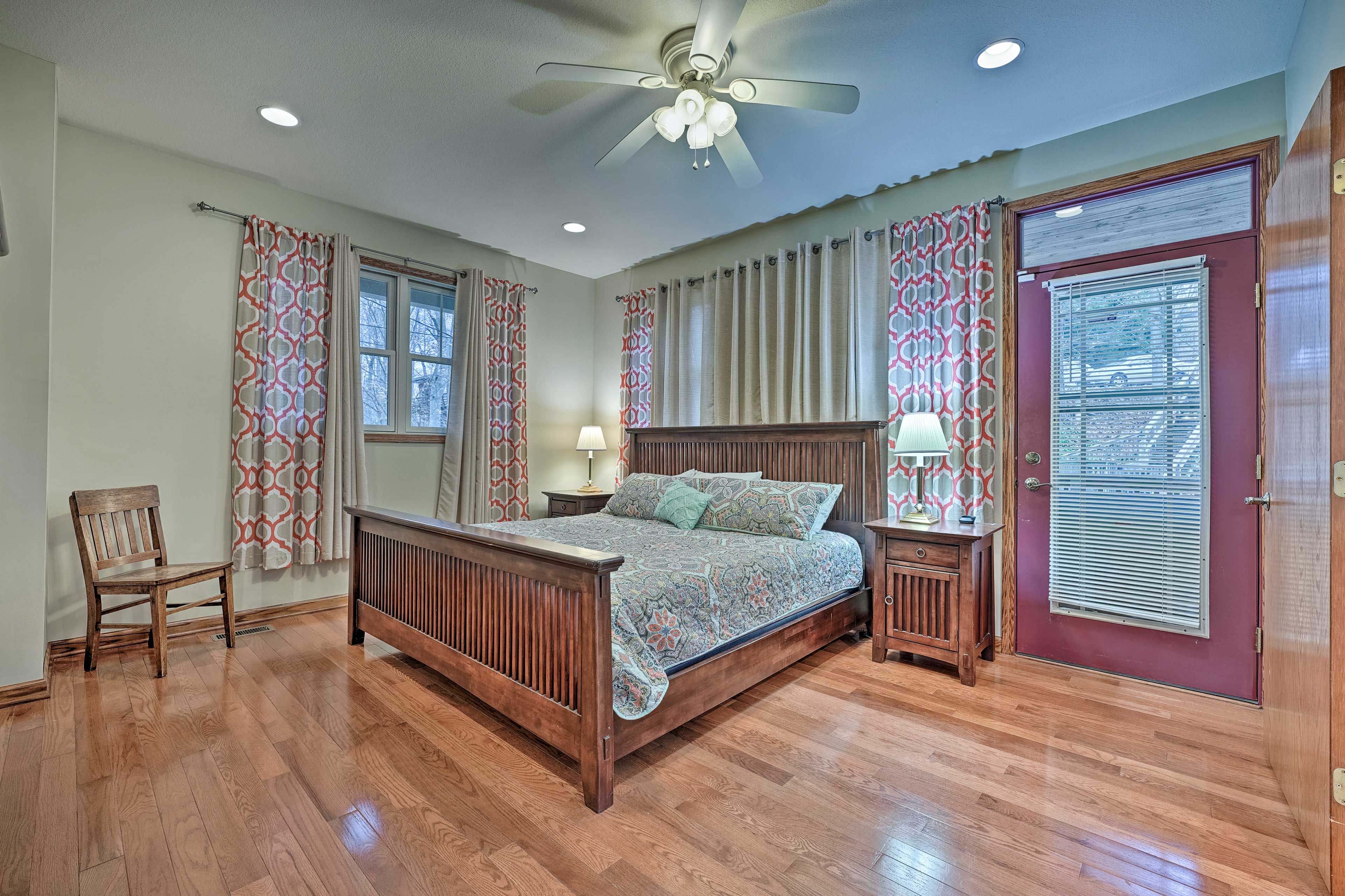 Bedroom 1 | King Bed