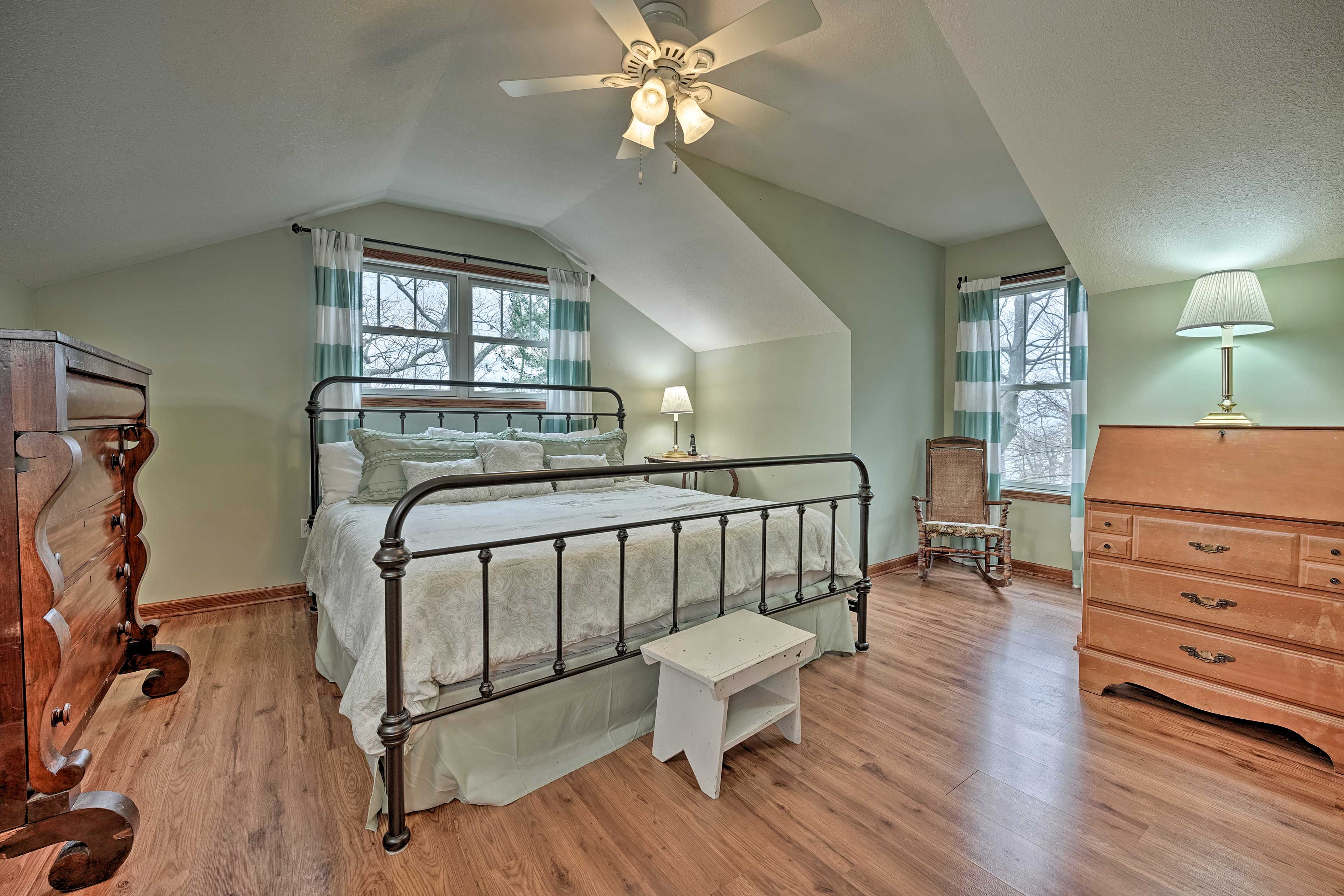 Bedroom 4 | King Bed