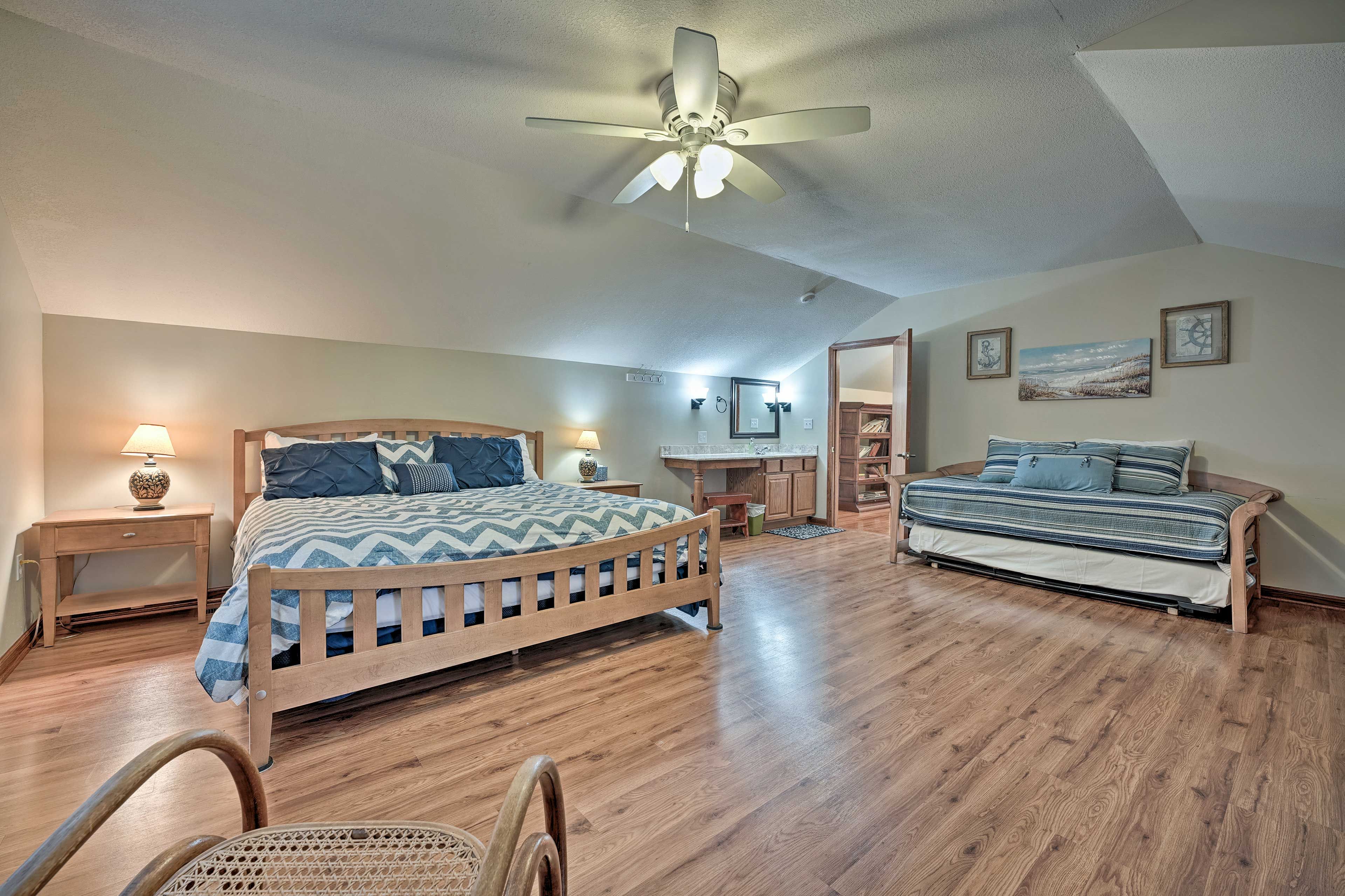 Bedroom 2 | King Bed | Twin Daybed w/ Twin Trundle