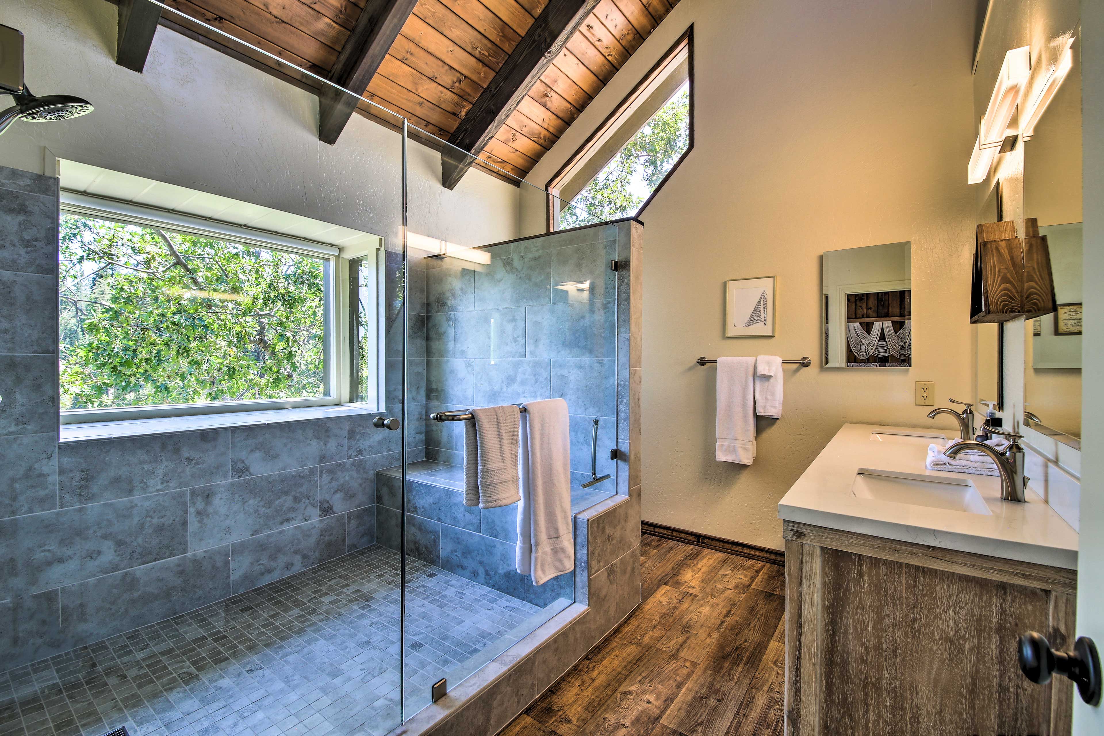 En-Suite Bathroom | Towels Provided | Hair Dryer