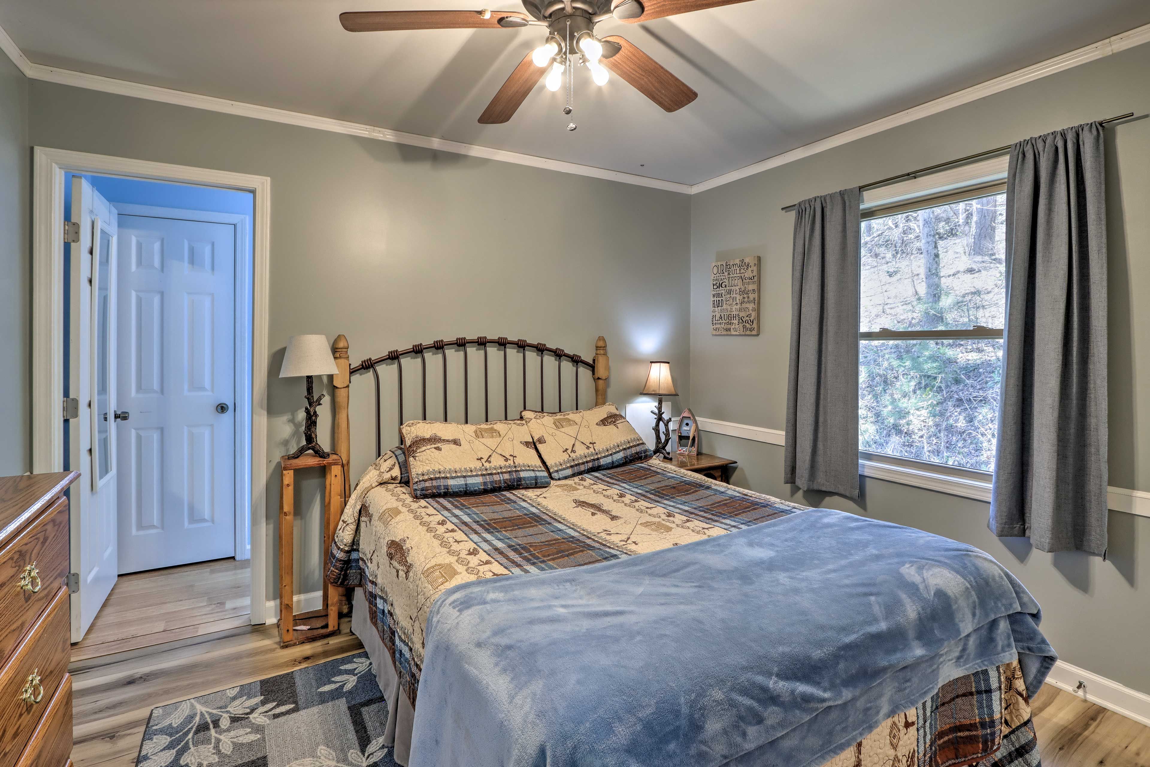 Bedroom 2 | Queen Bed