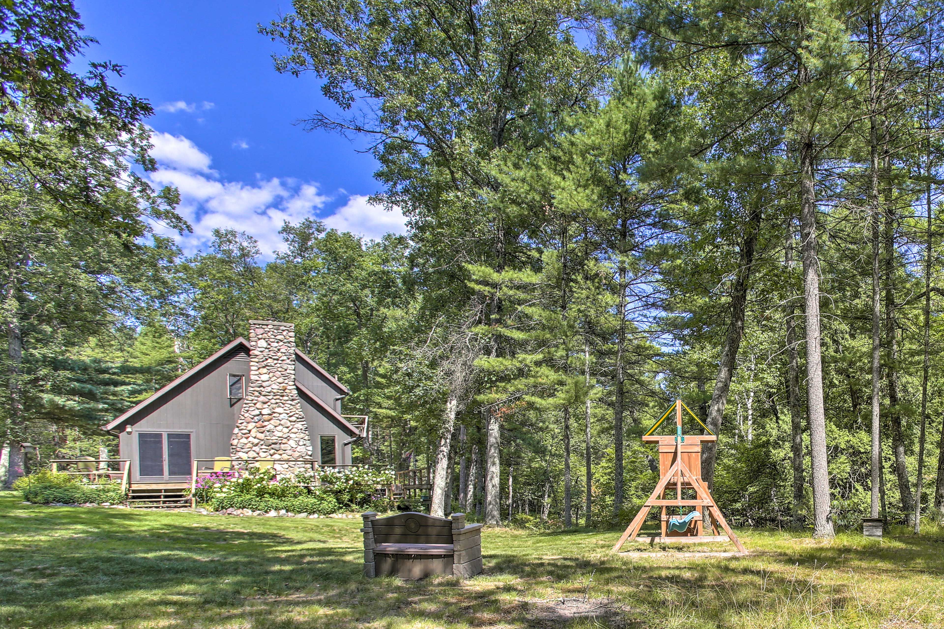 Spacious Yard | Swing Set