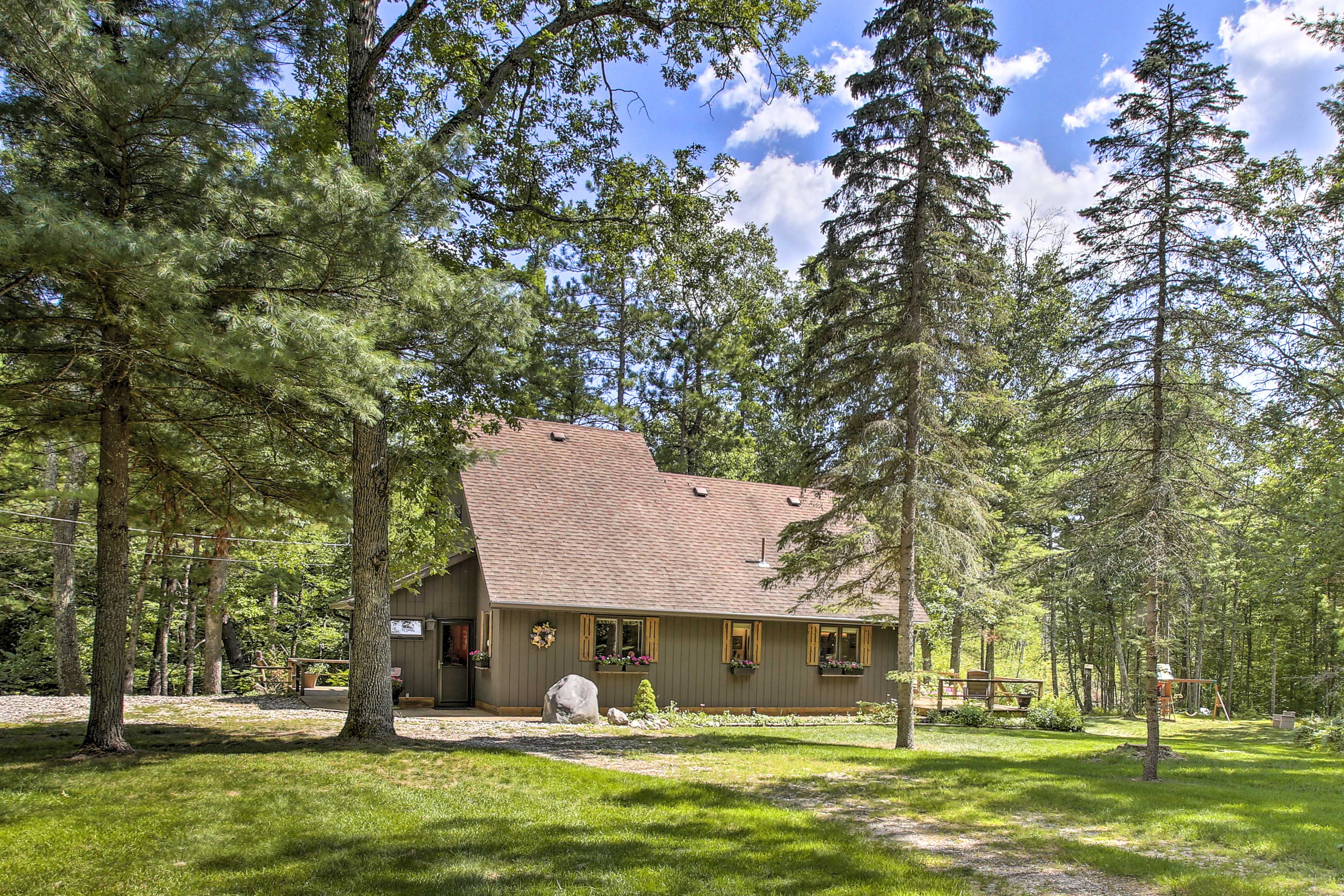 Exterior | Parking | Gravel Lot