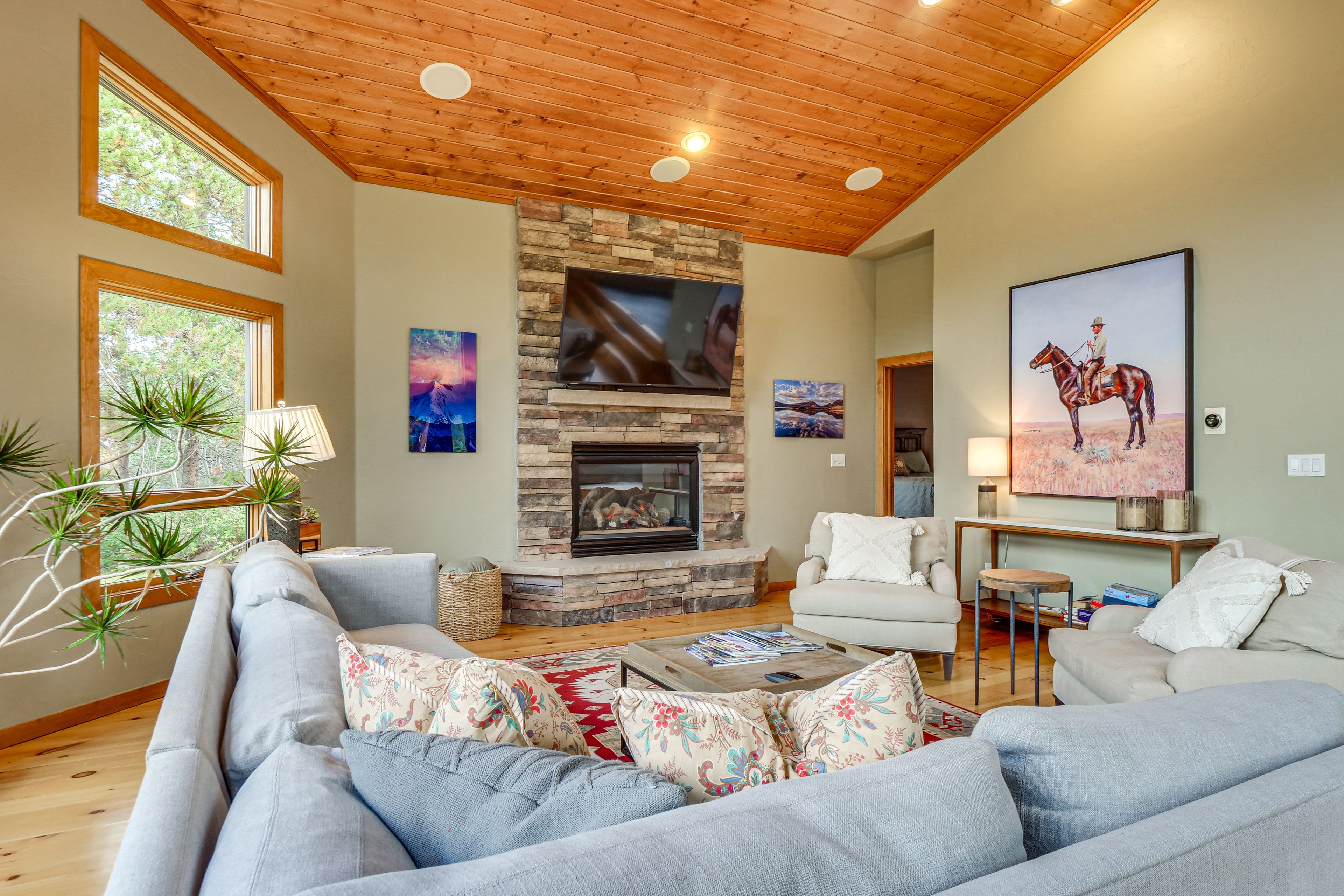 Great Room | Gas Fireplace | Smart TV | Free WiFi