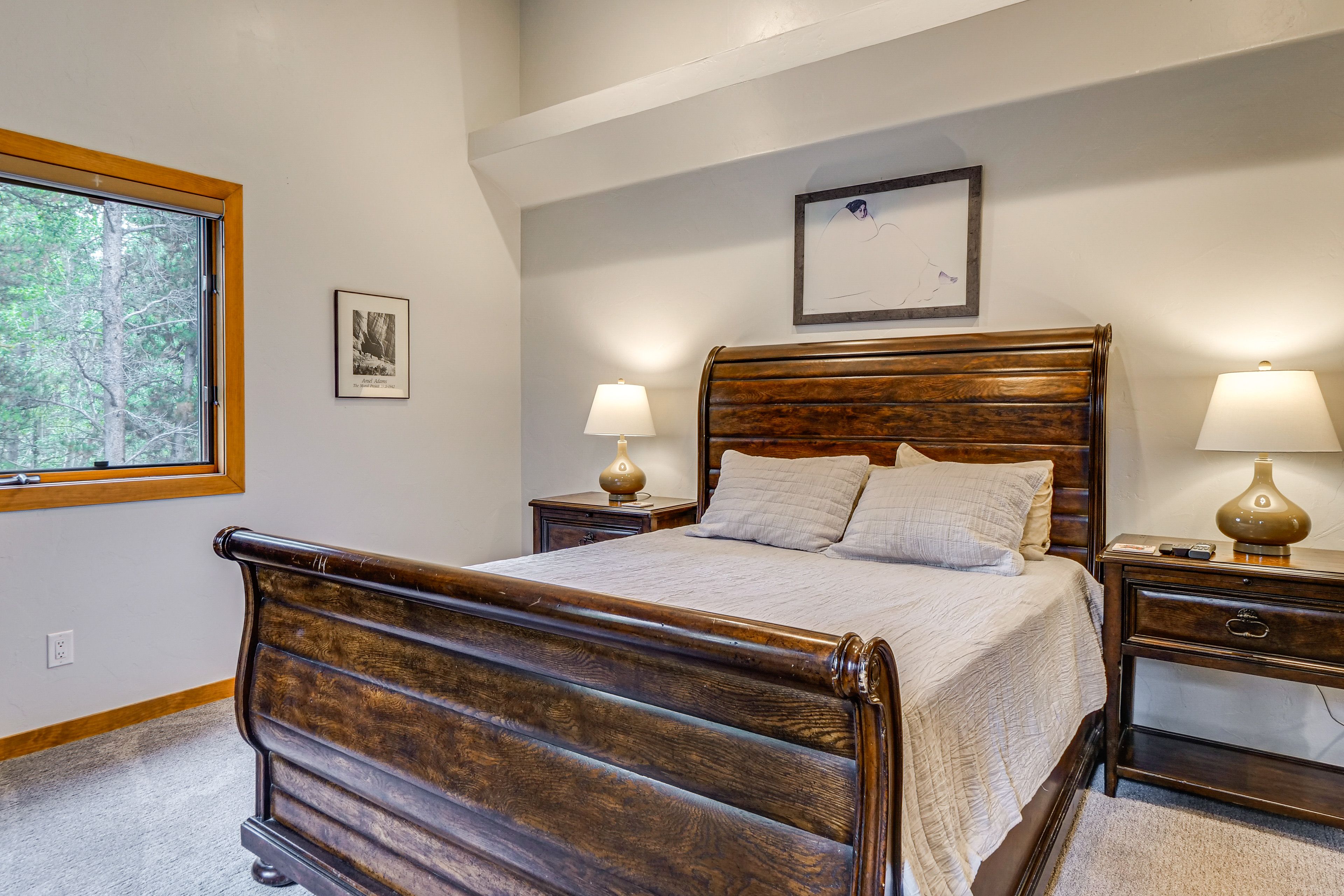Bedroom 2 | Queen Bed | Smart TV