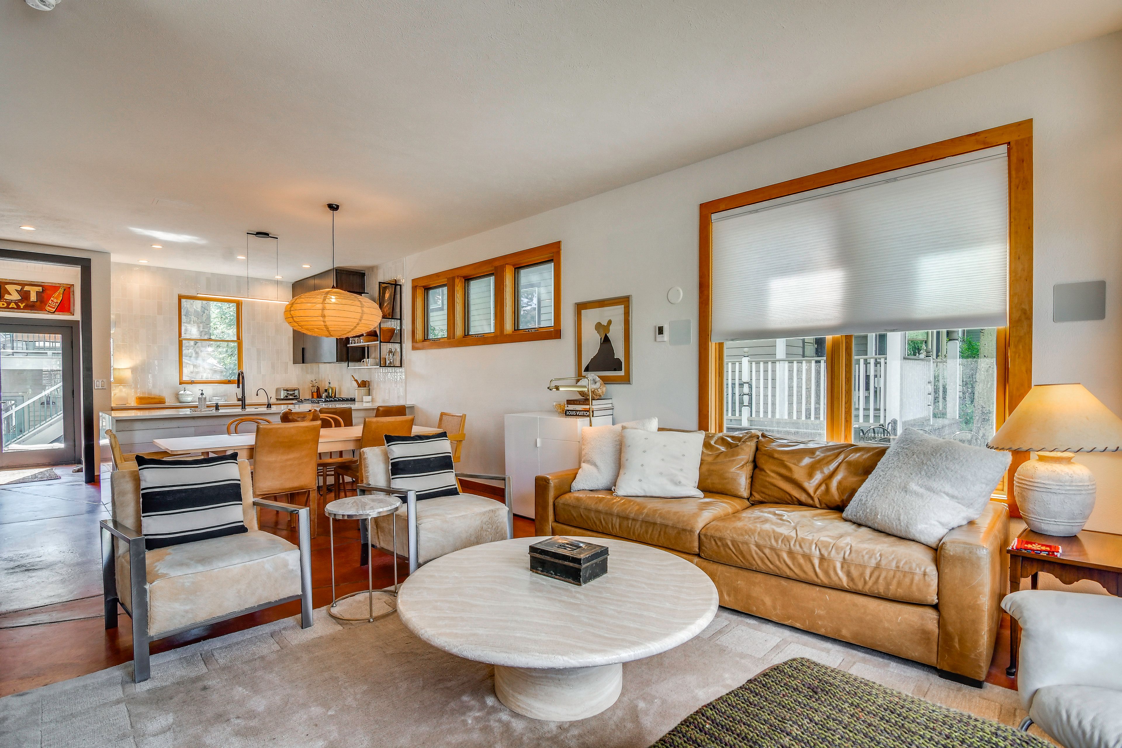 Living Room | Smart TV | Fireplace