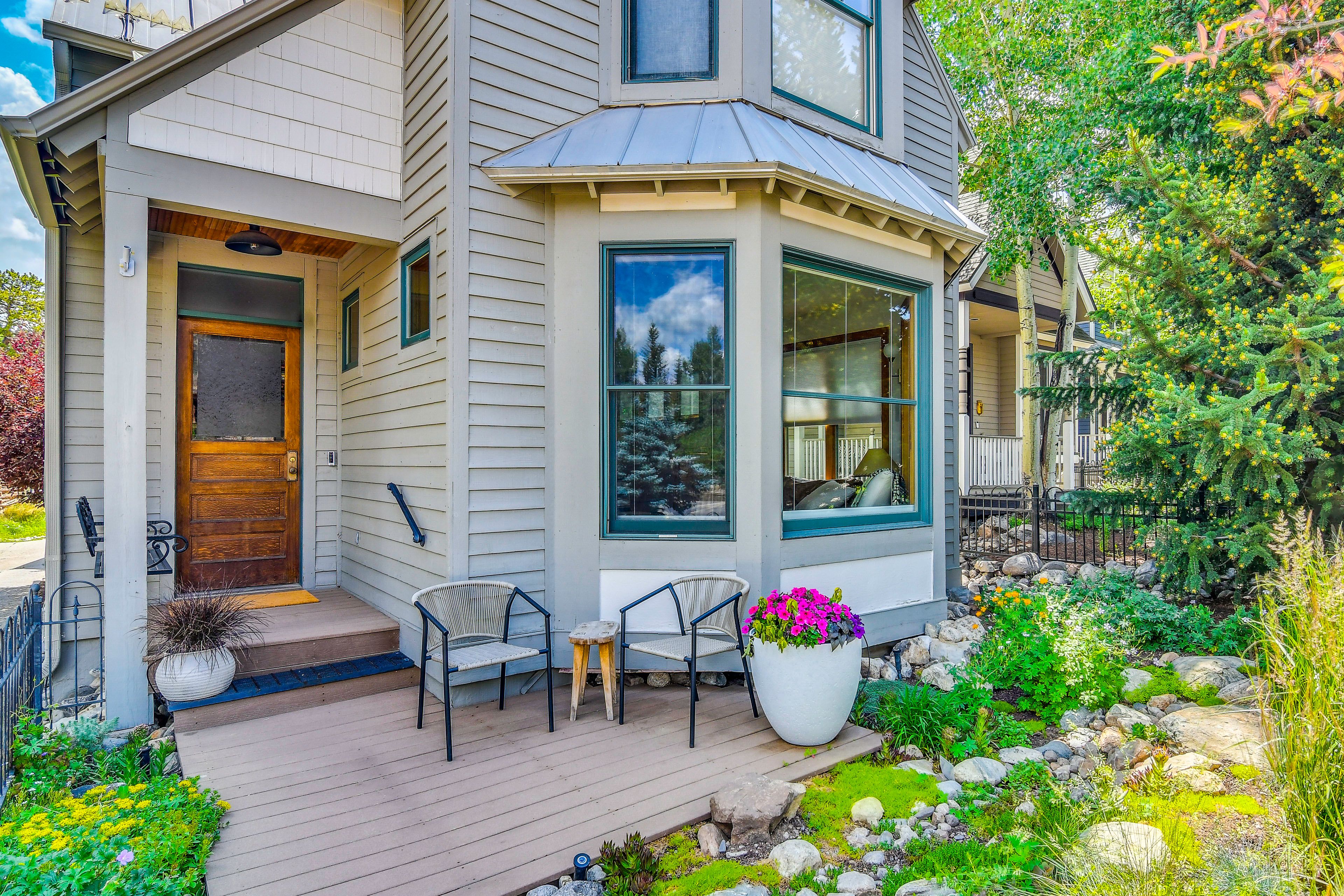Exterior | Front Porch