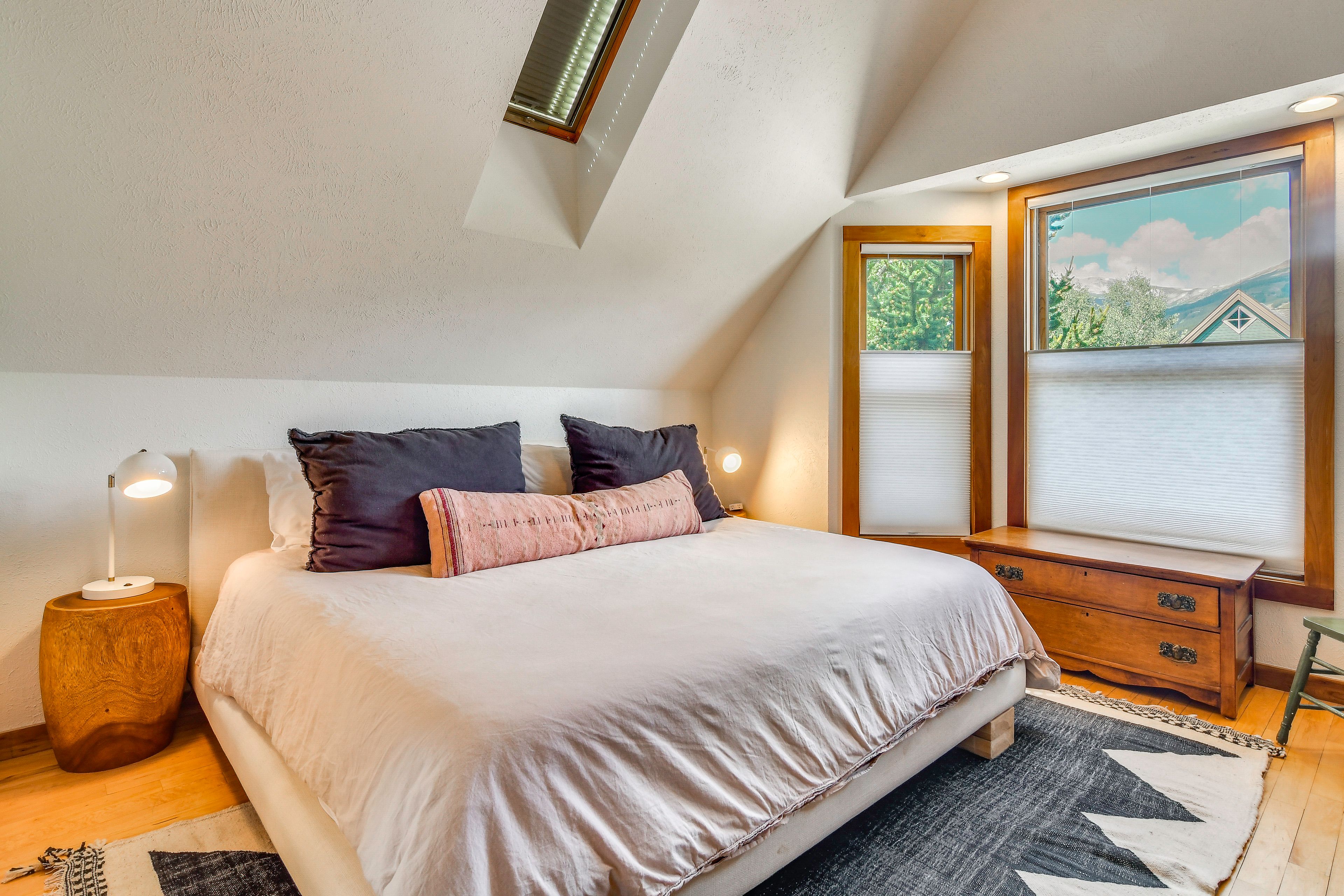 Bedroom 1 | King Bed | En-Suite Bathroom | 2nd Floor