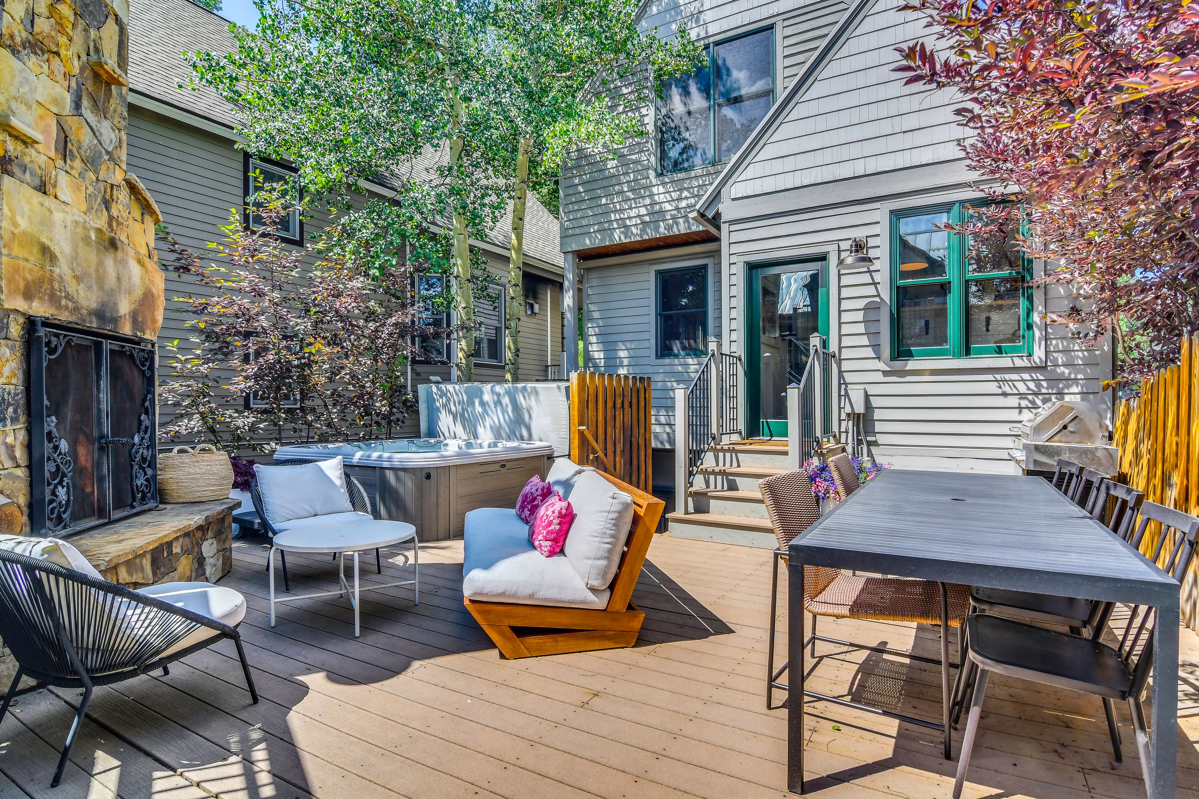 Back Porch | Hot Tub | Gas Grill | Fireplace