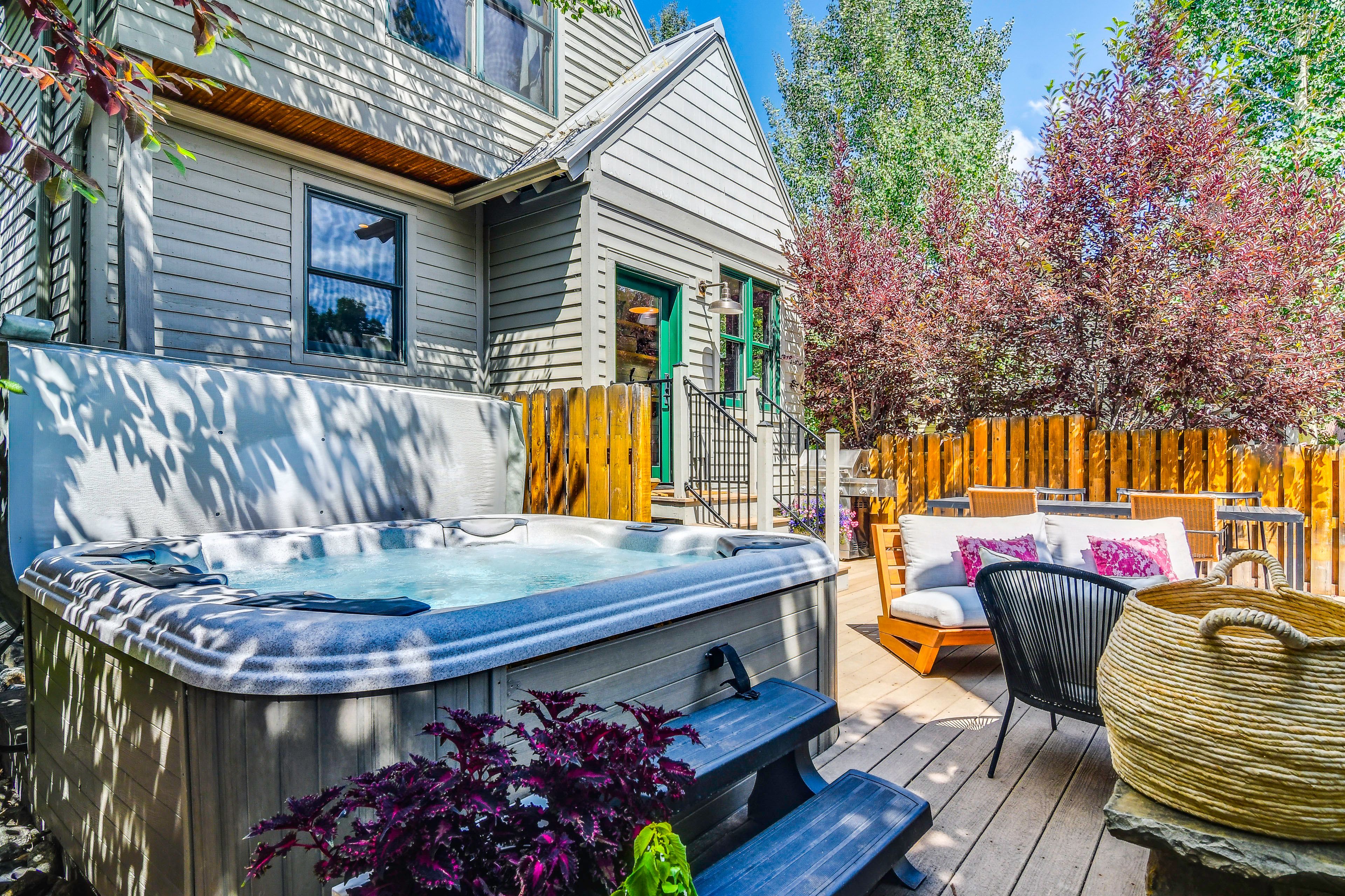 Backyard | Hot Tub | Dining Area | Fireplace | Gas Grill