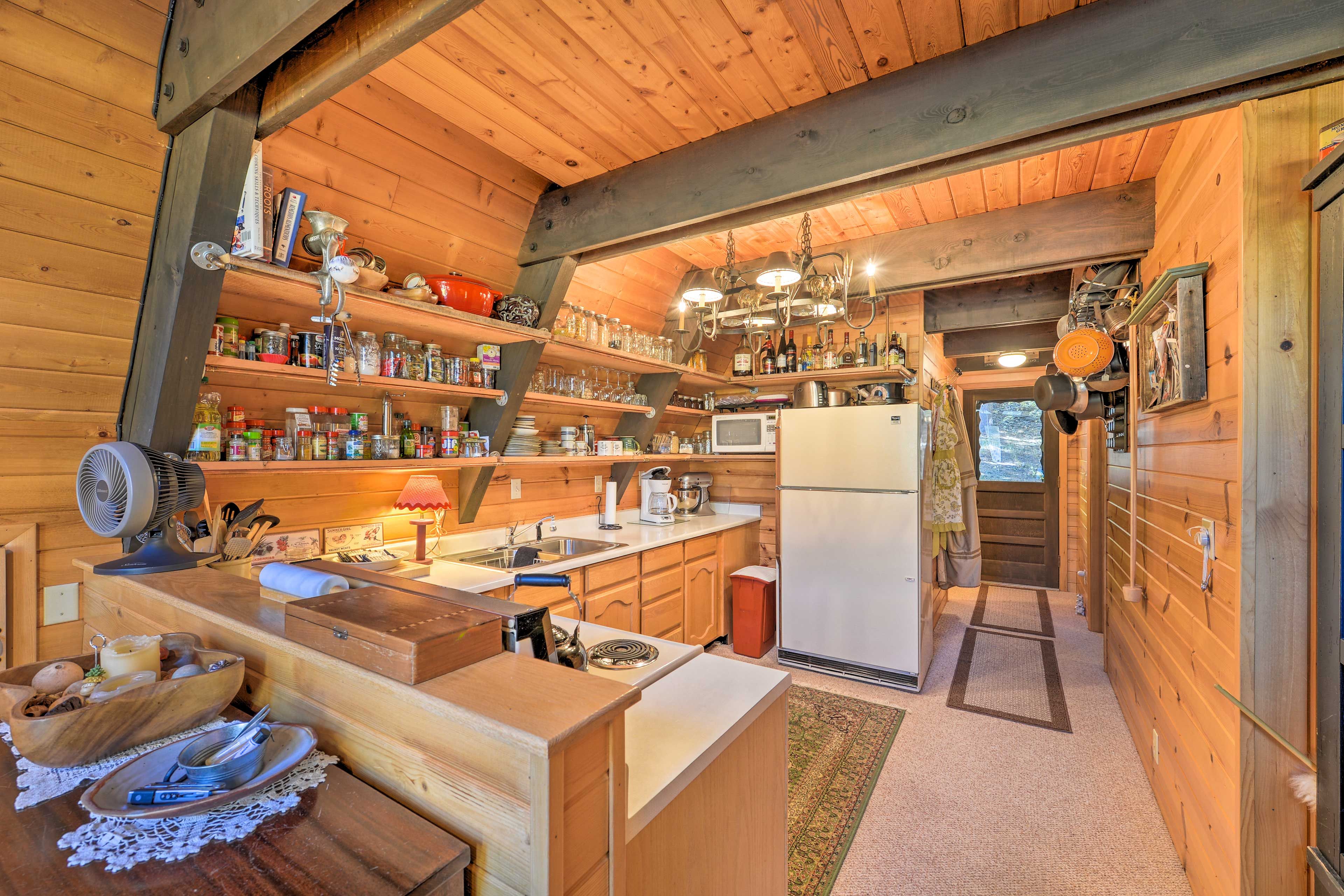 Kitchen | Well-Equipped | Cooking Utensils