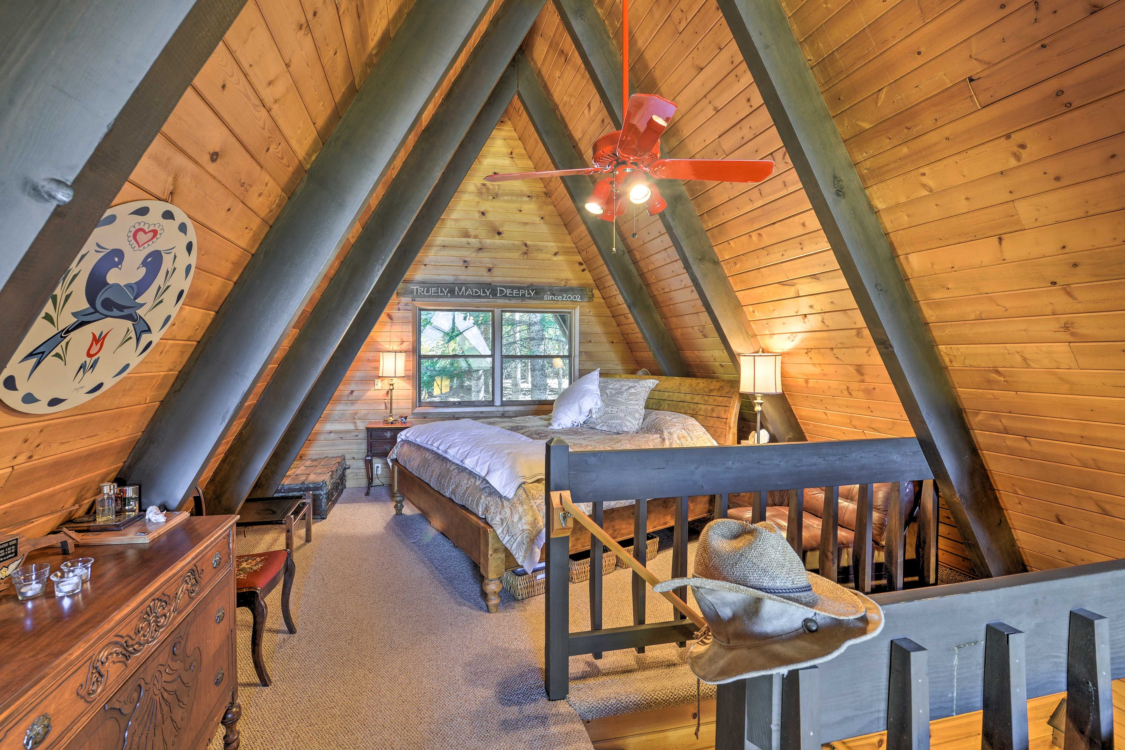 Bedroom 1 | King Bed | Linens Provided