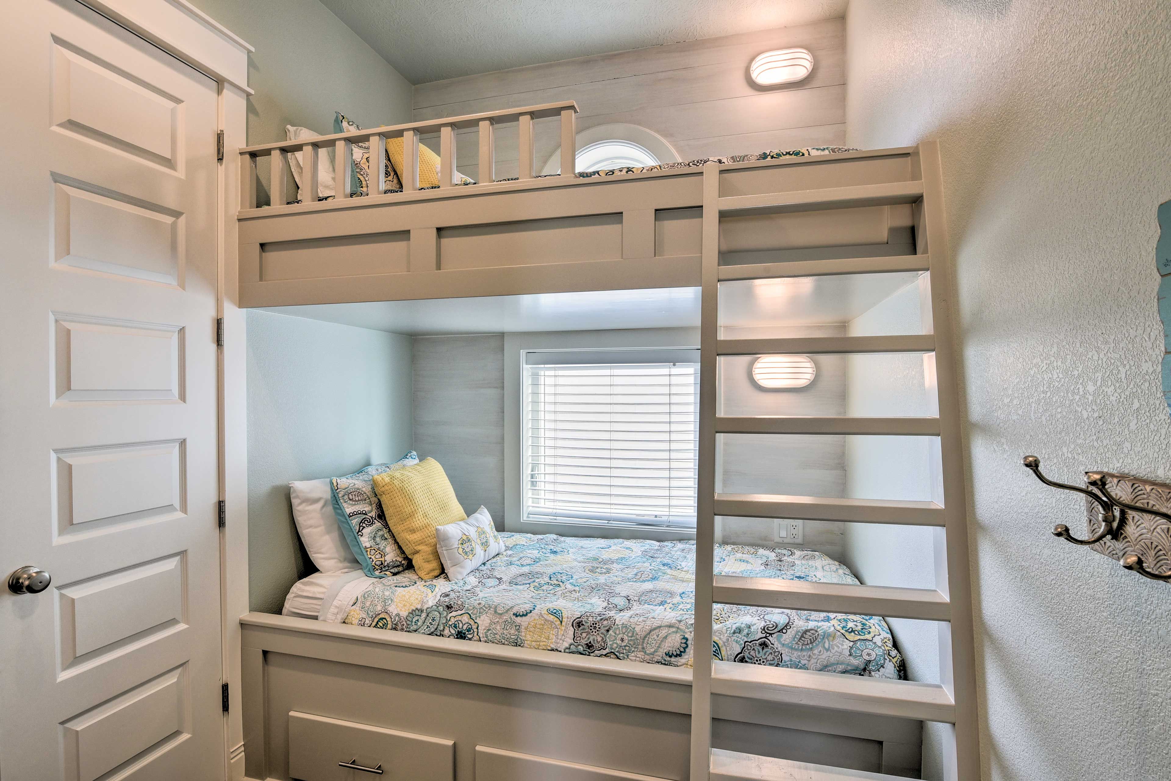 Bedroom 4 | Twin Bunk Bed | Smart TV