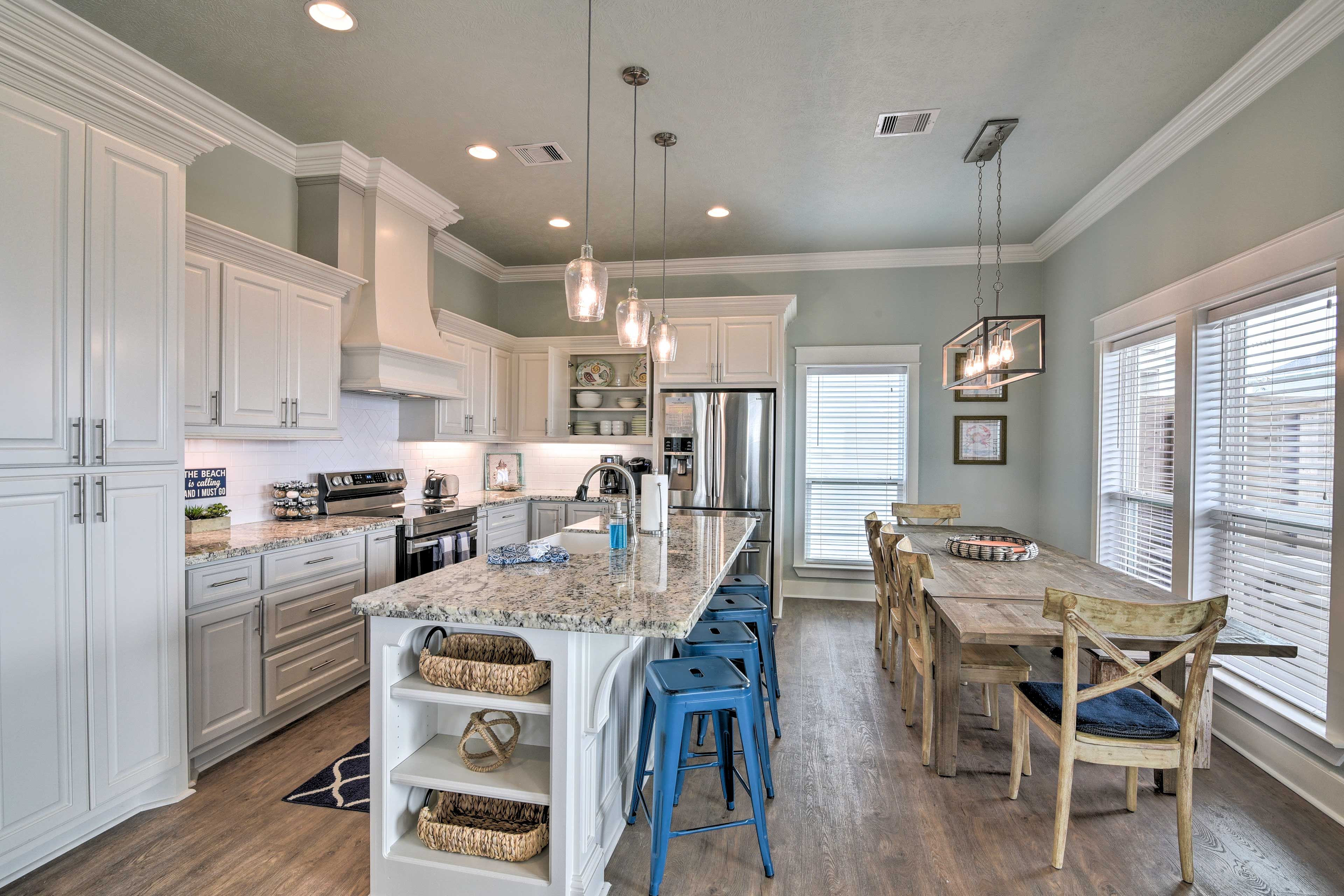 Kitchen | Cooking Basics | Dining Area | Dishes & Flatware Provided