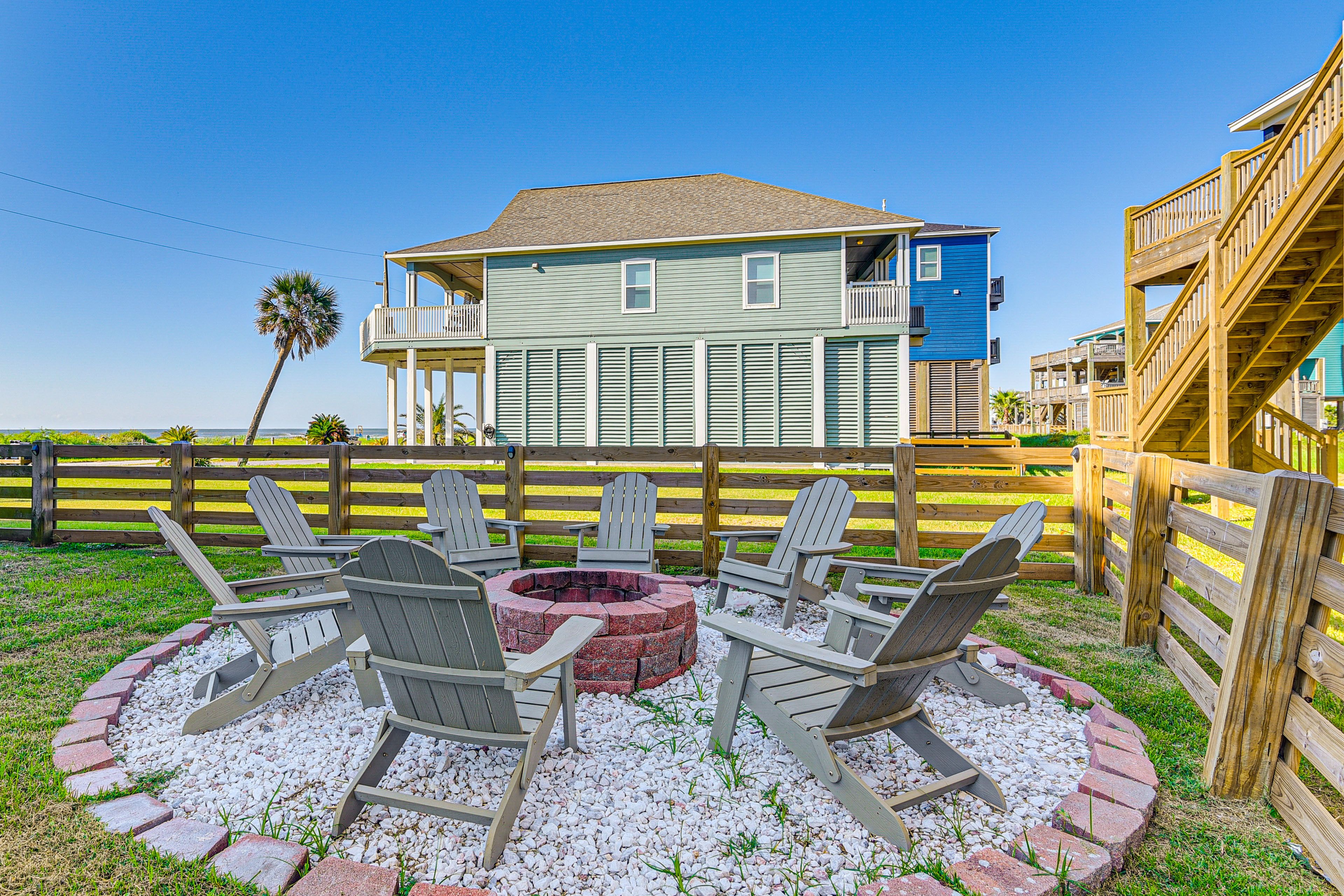 Private Yard | Charcoal Grill | Fire Pit