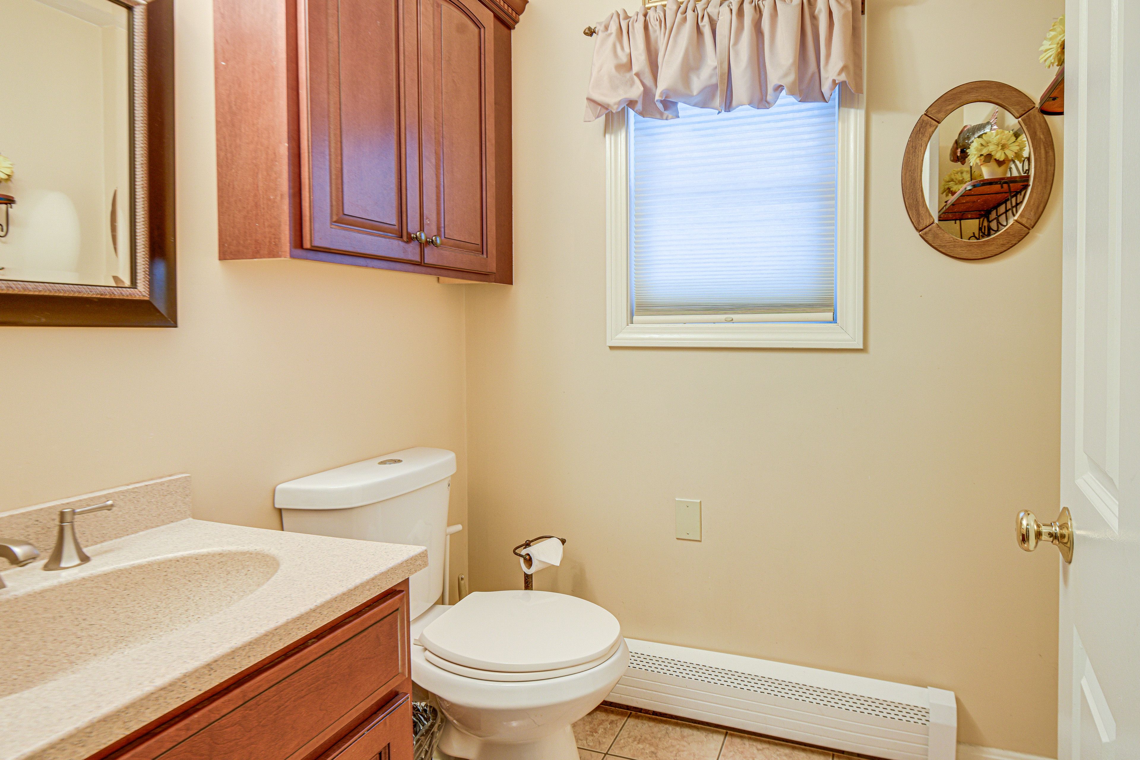Half Bathroom | Towels Provided