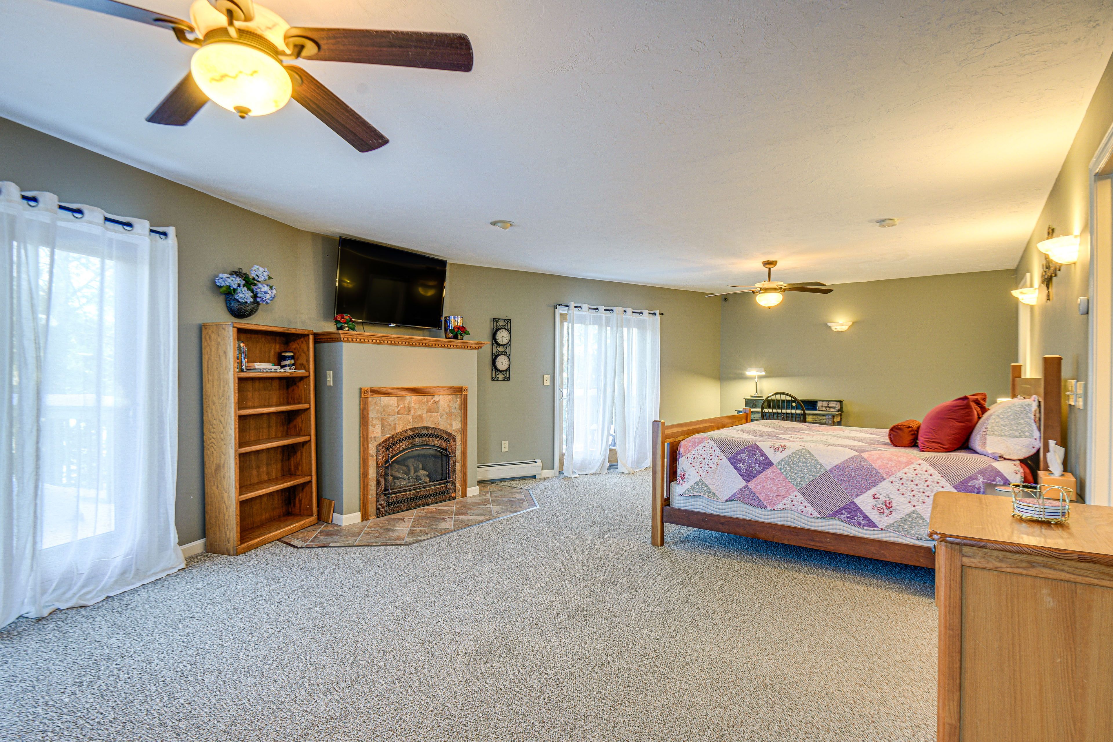 Bedroom Suite | King Bed | Linens Provided