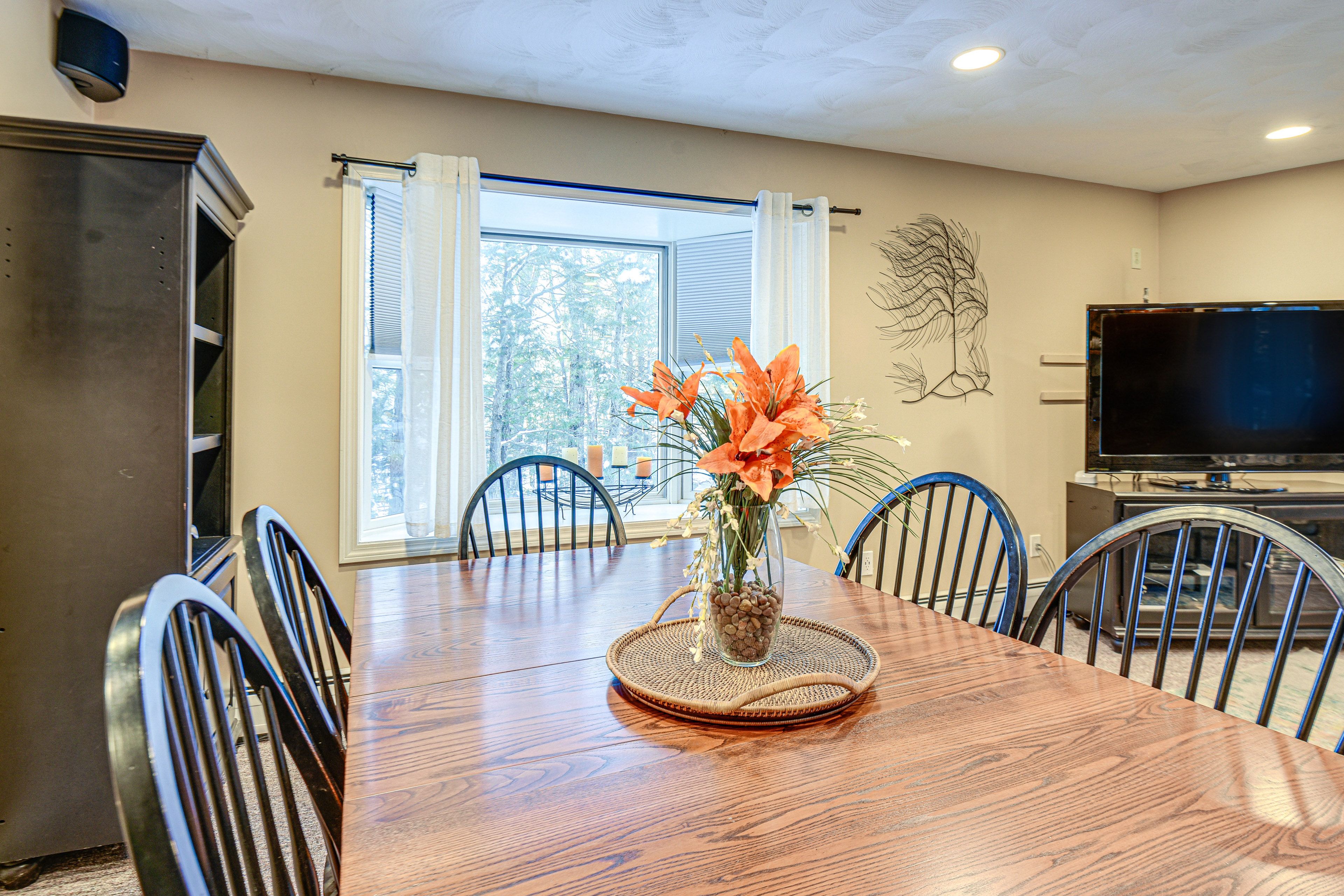 Dining Table | Dishware & Flatware Provided
