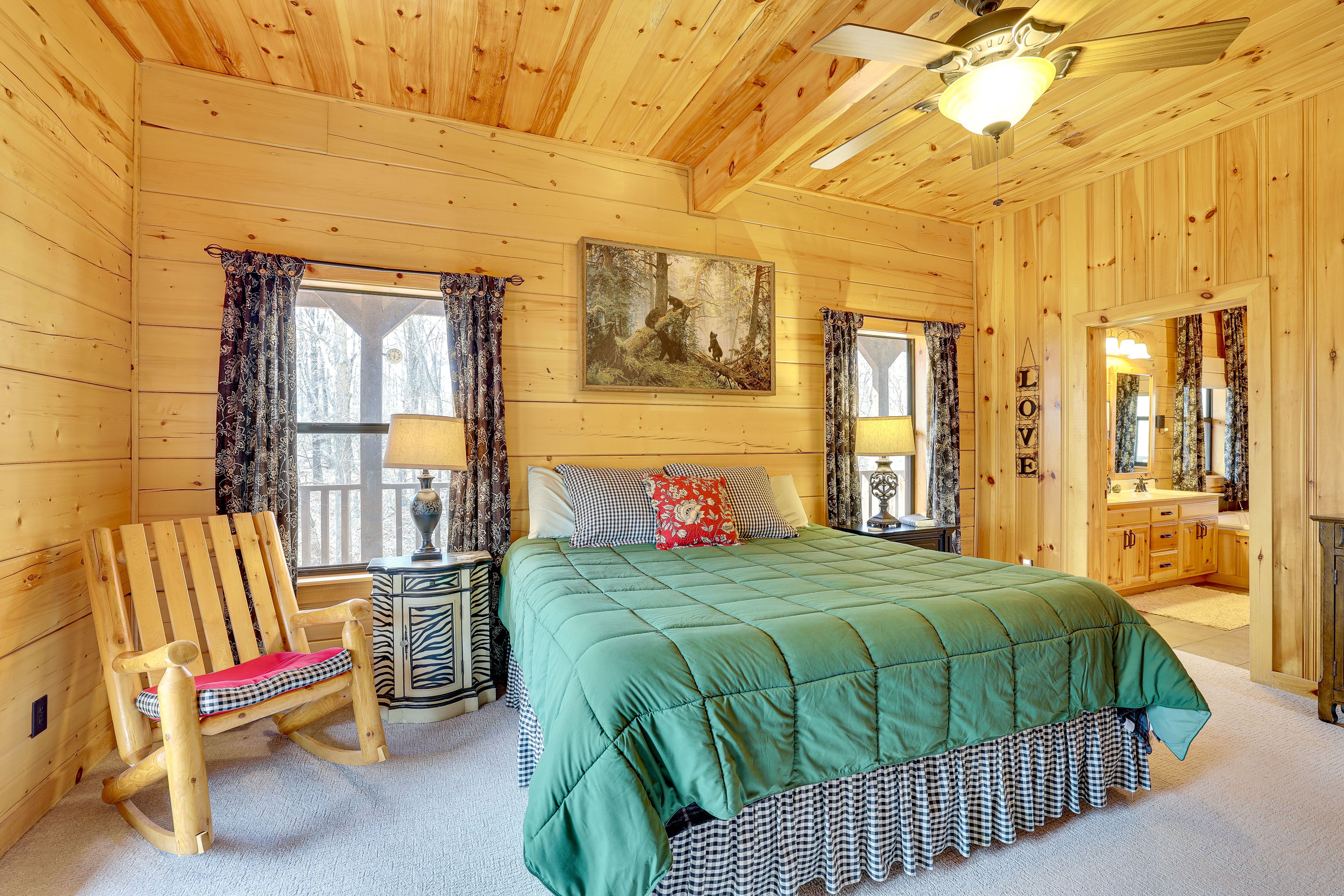 Bedroom 1 | King Bed | 2nd Floor | Smart TV
