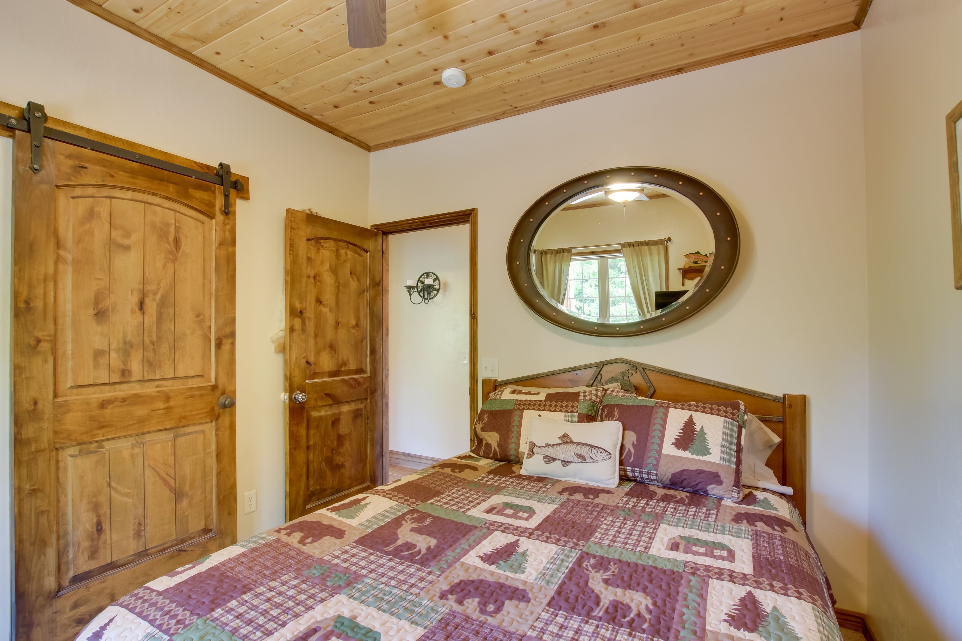 Bedroom 5 | Queen Bed