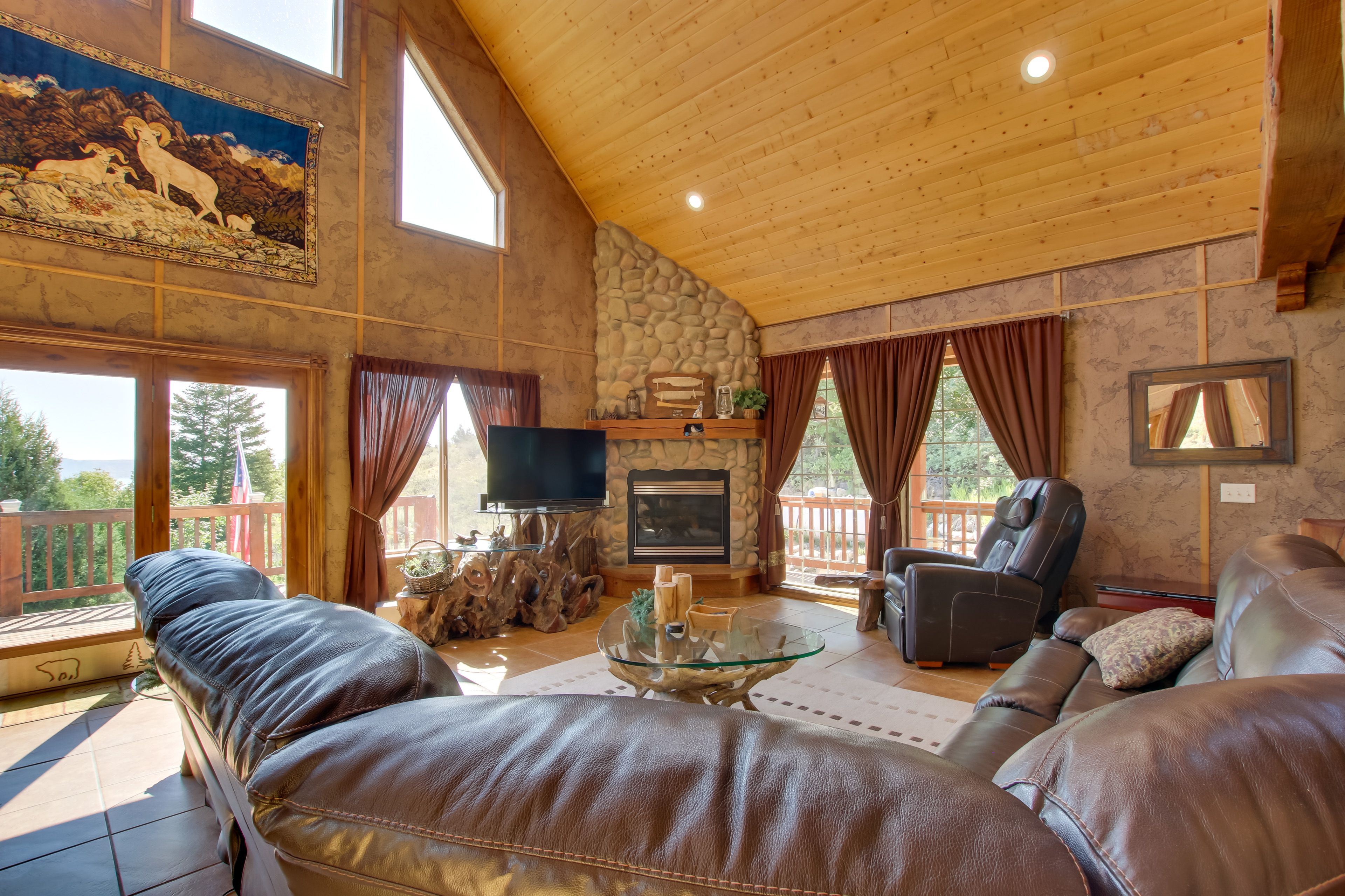 Living Room | Free WiFi