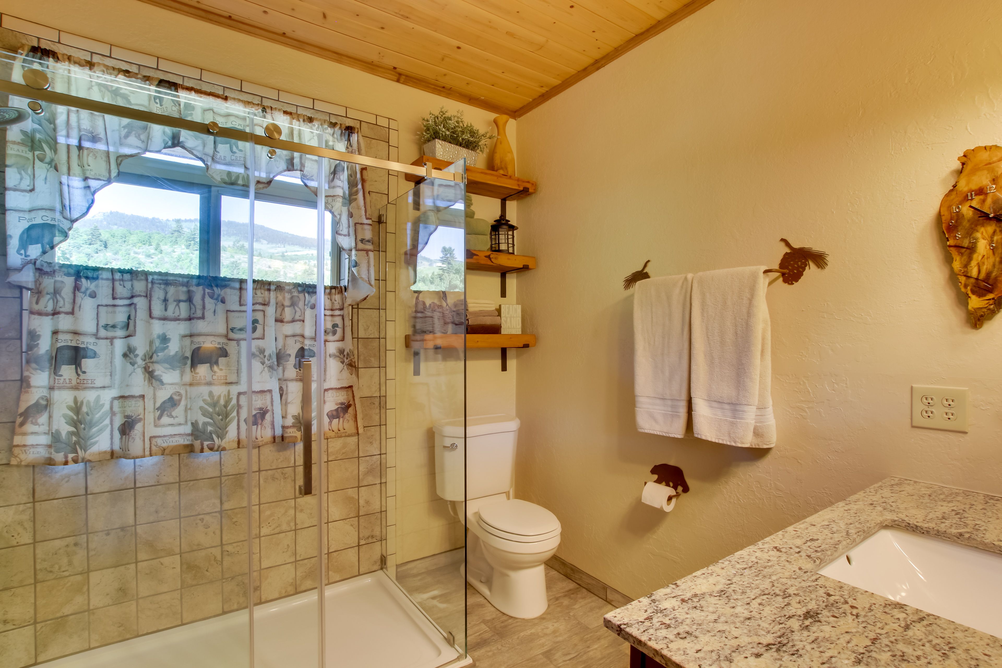 Full Bathroom | Complimentary Toiletries