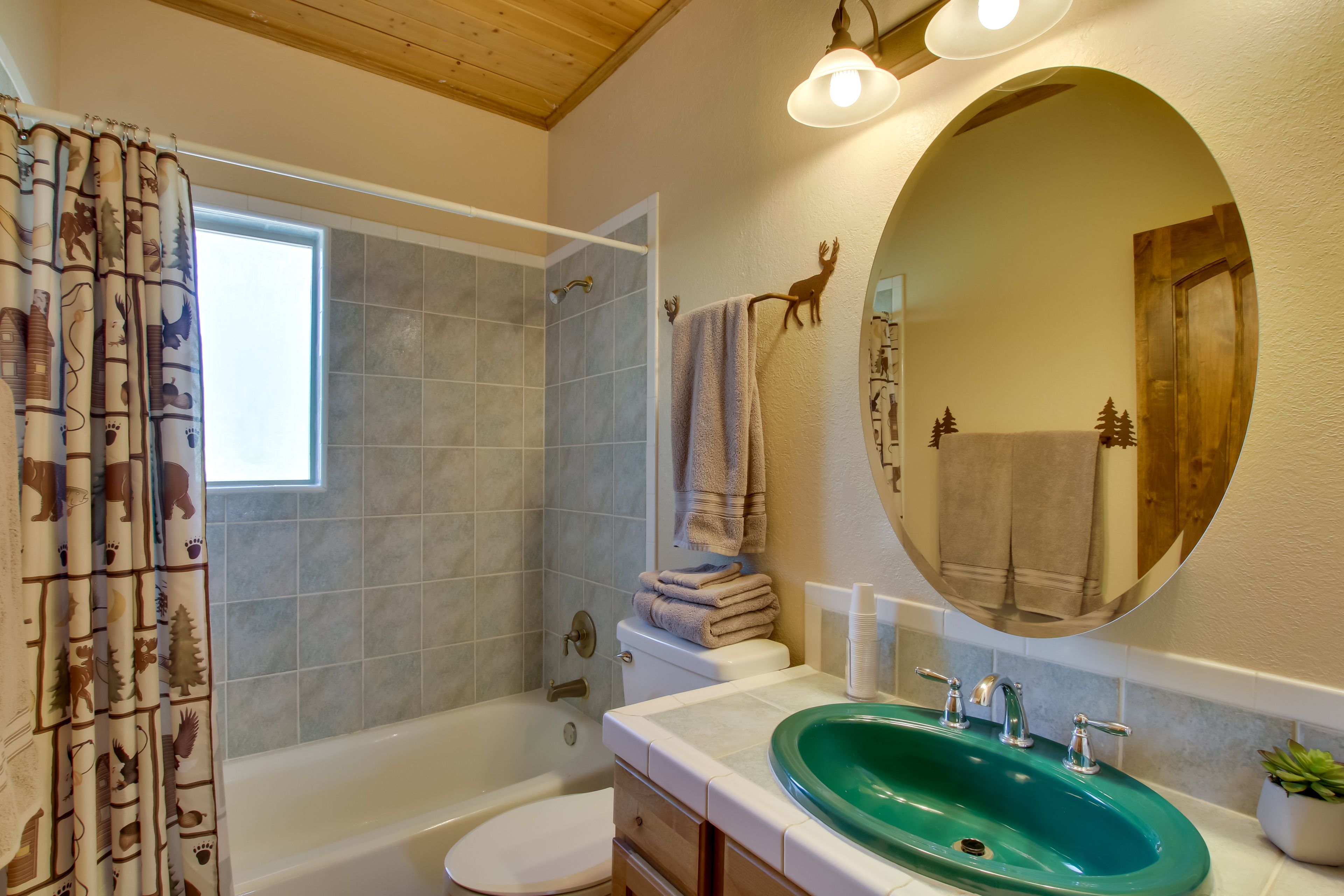 Full Bathroom | Linens & Towels