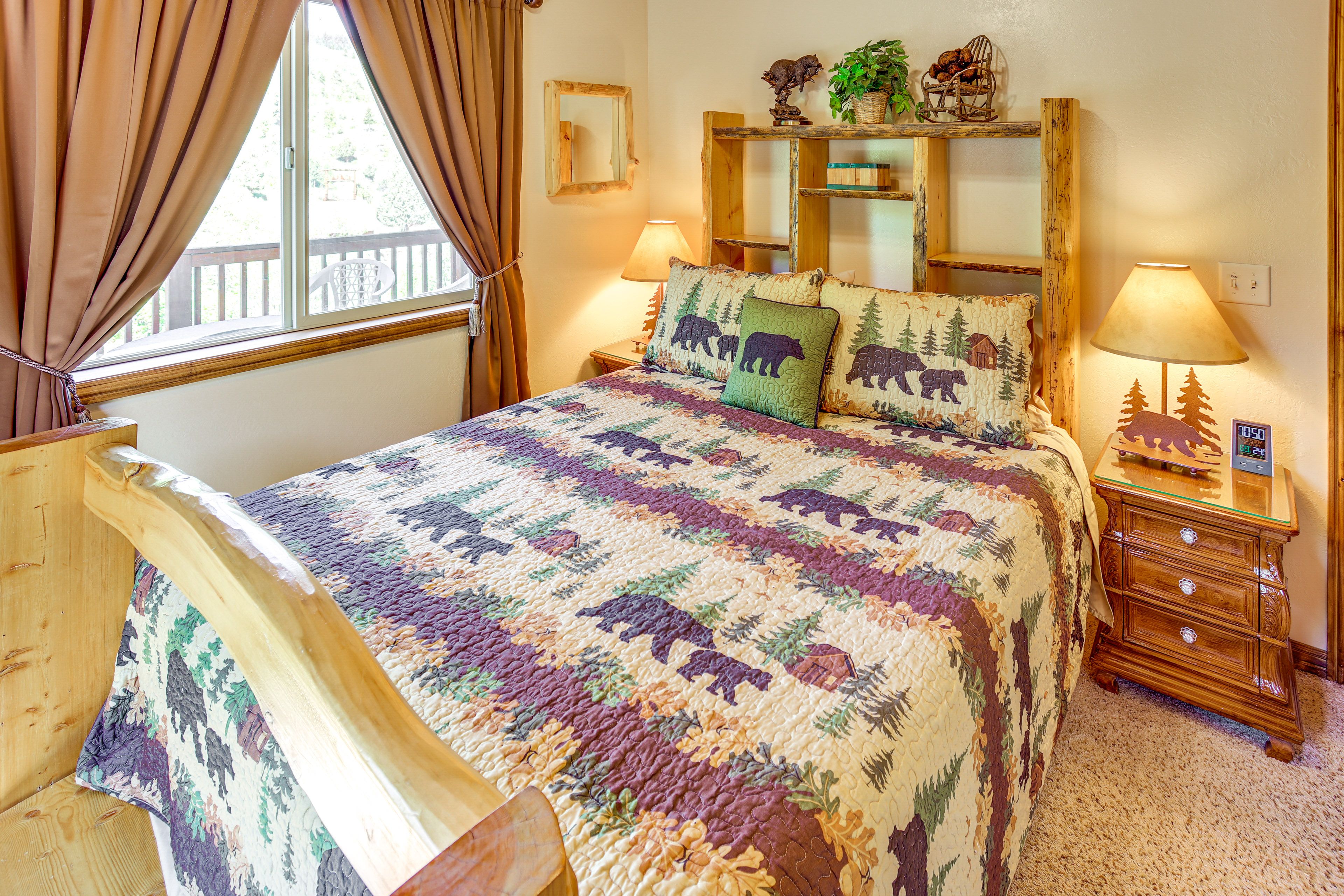 Bedroom 4 | Queen Bed