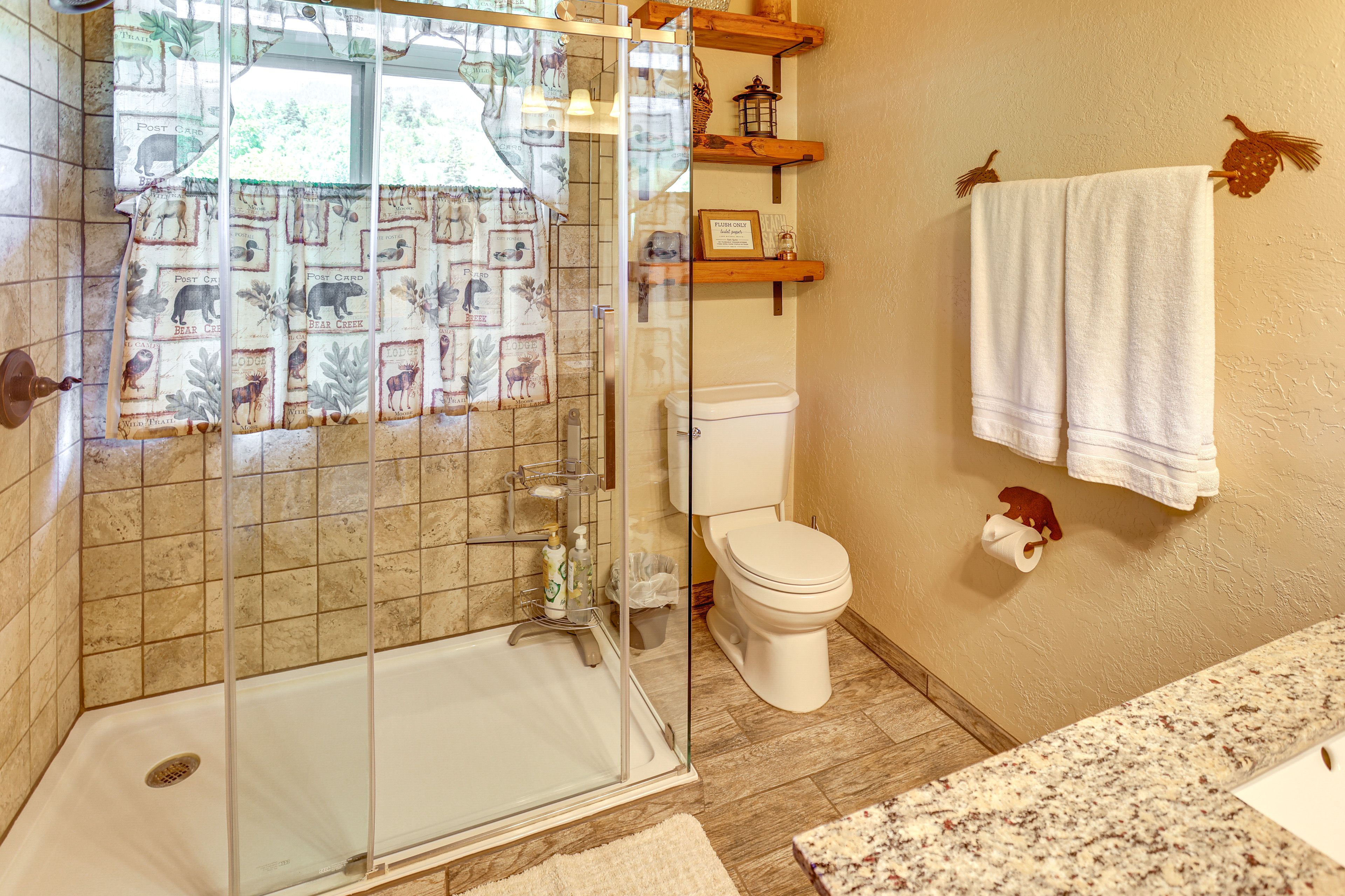 Full Bathroom | Complimentary Toiletries