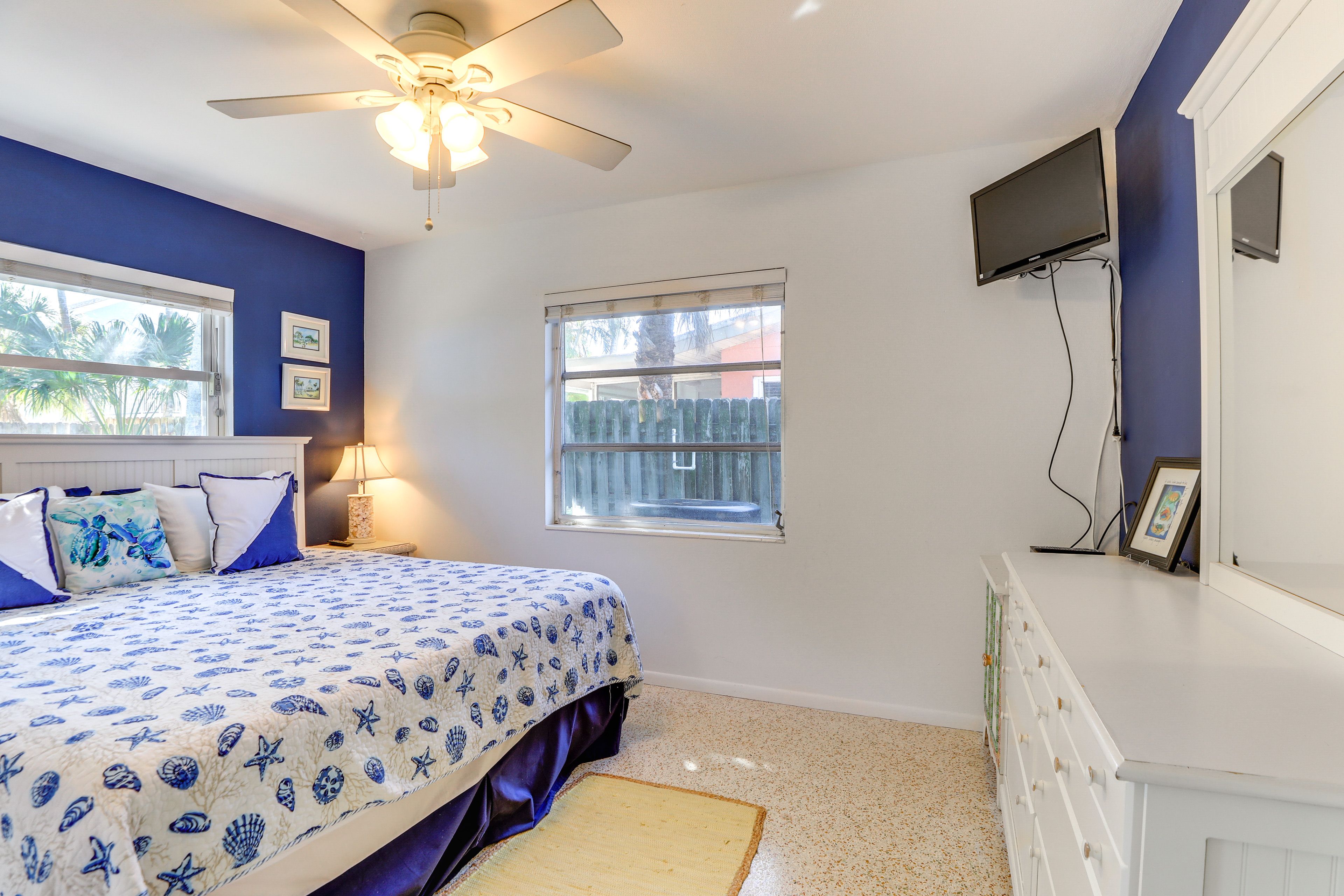 Bedroom 1 | King Bed