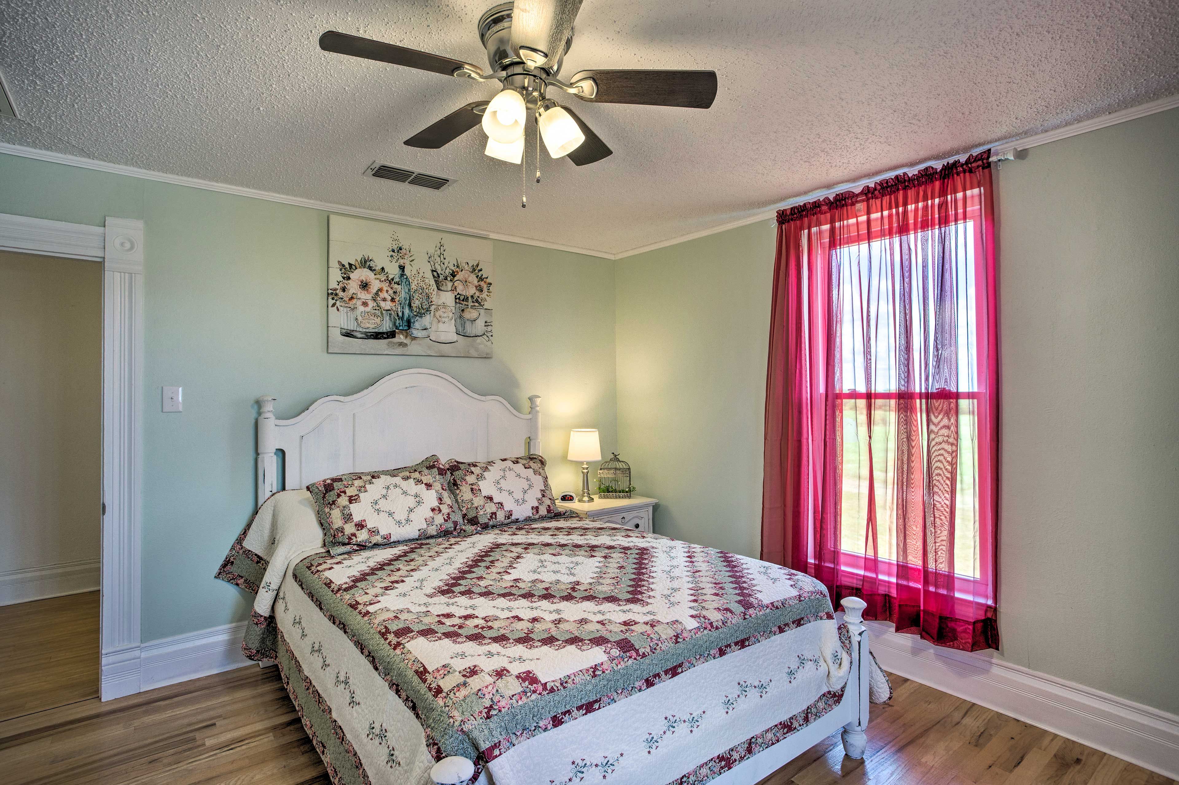 Bedroom 2 | Queen Bed