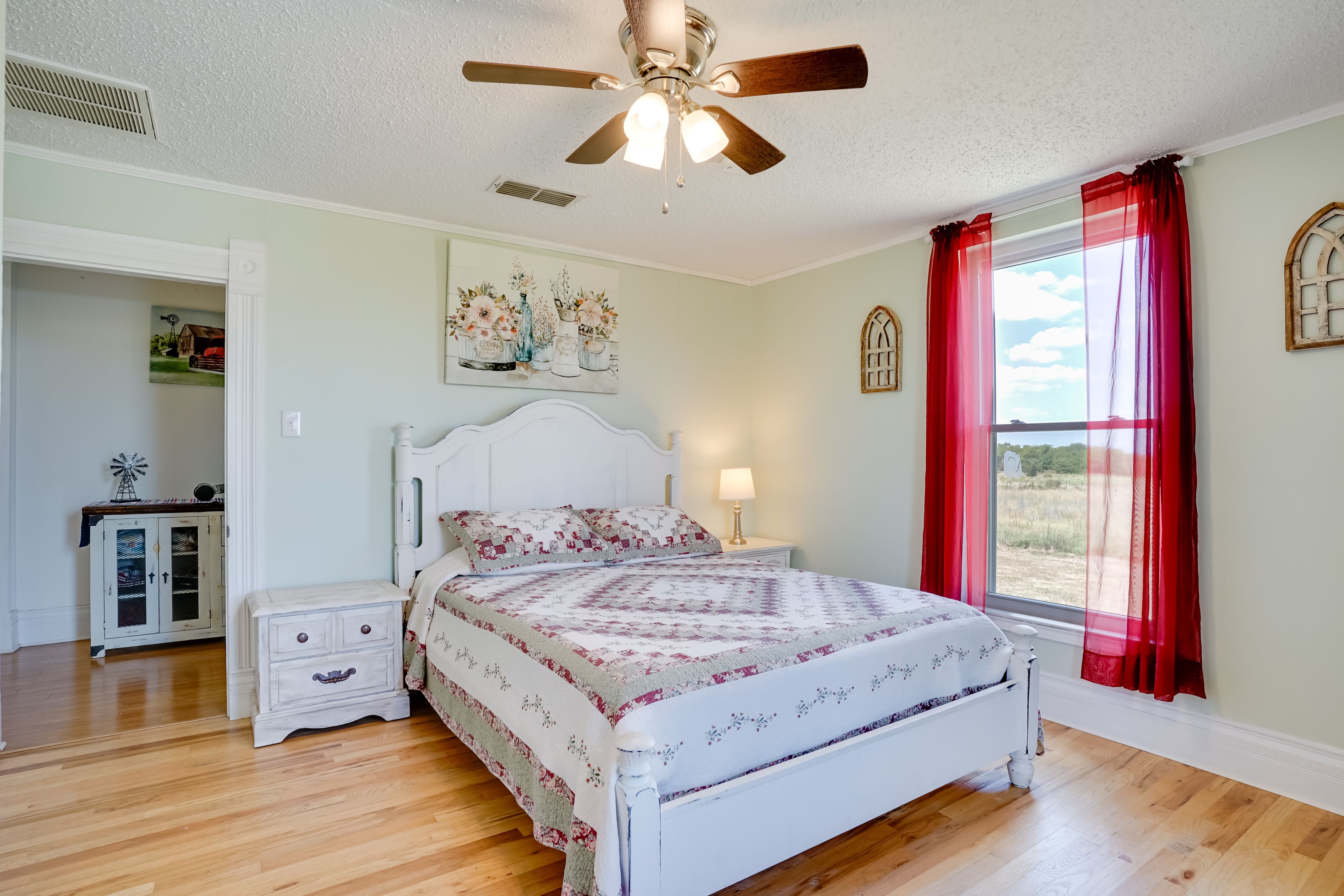 Bedroom 2 | Queen Bed