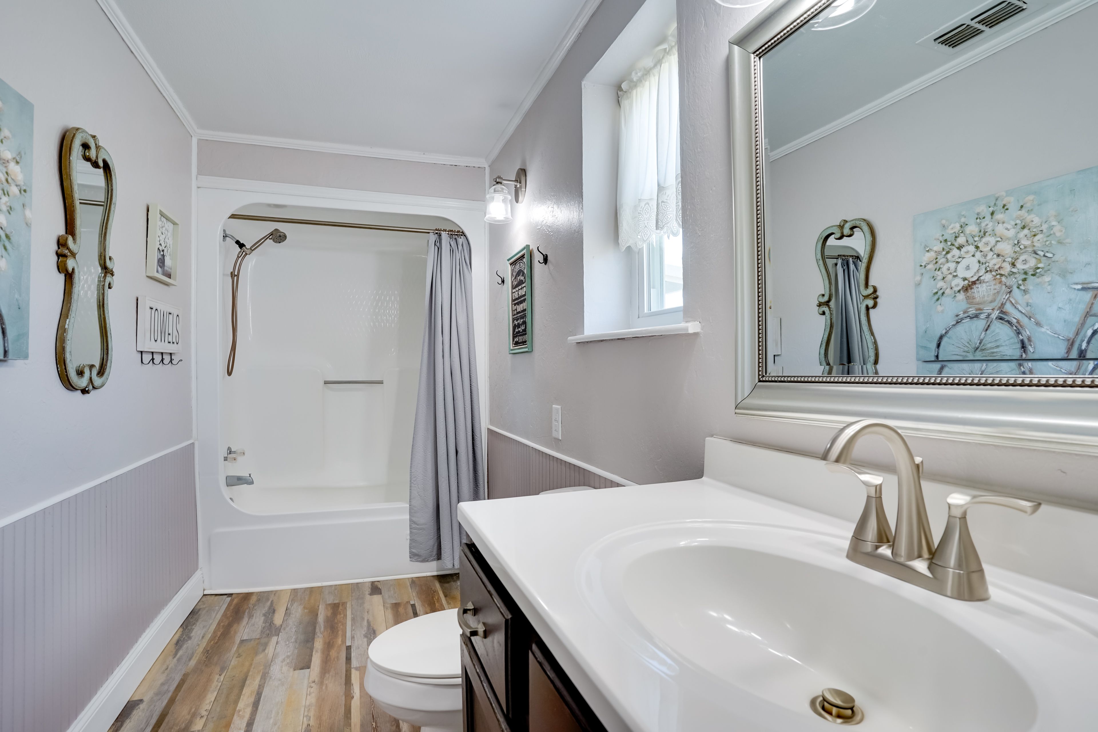 Full Bathroom | Complimentary Toiletries | Hair Dryer