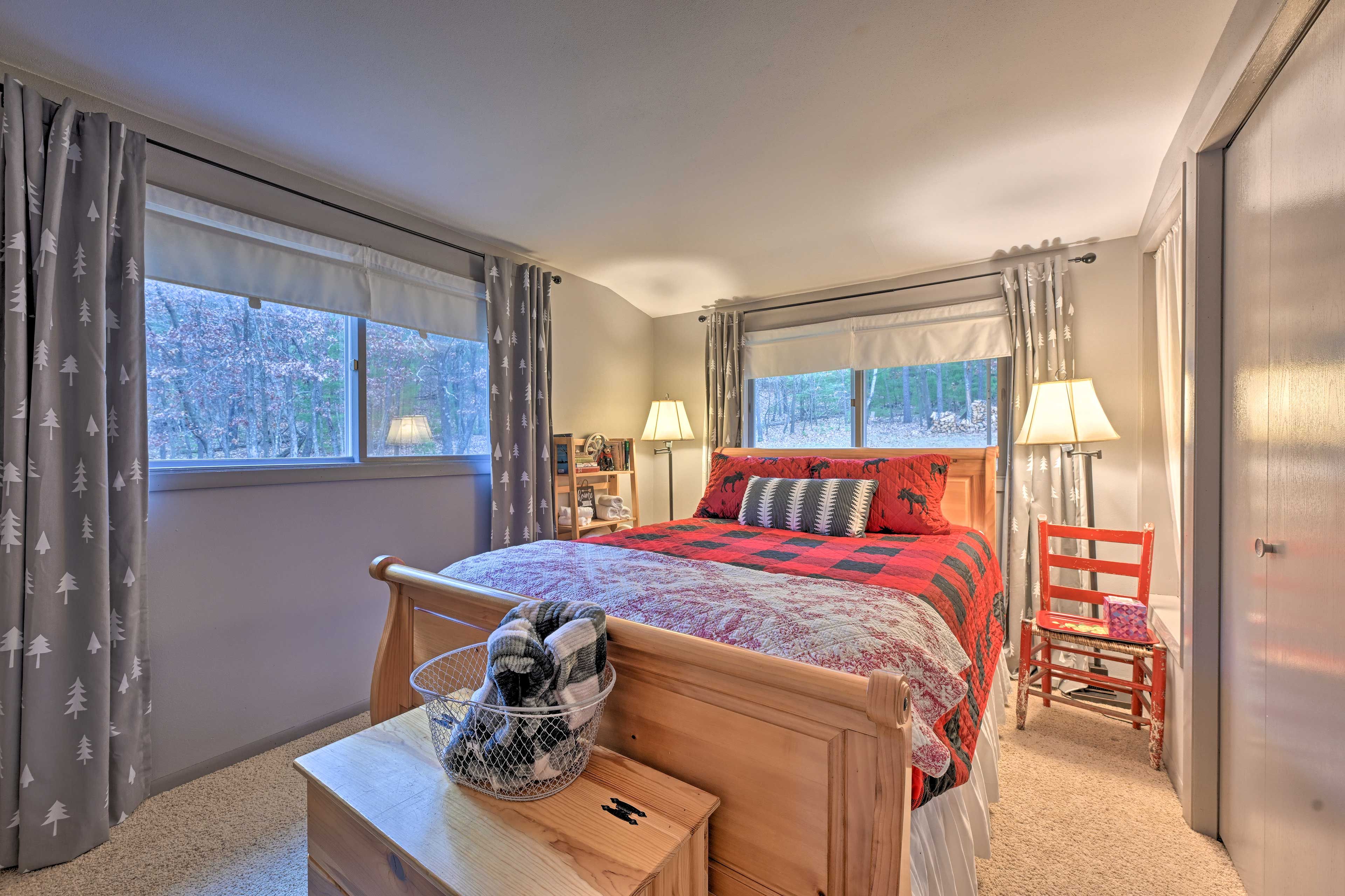 Bedroom 1 | Queen Bed | Linens Provided