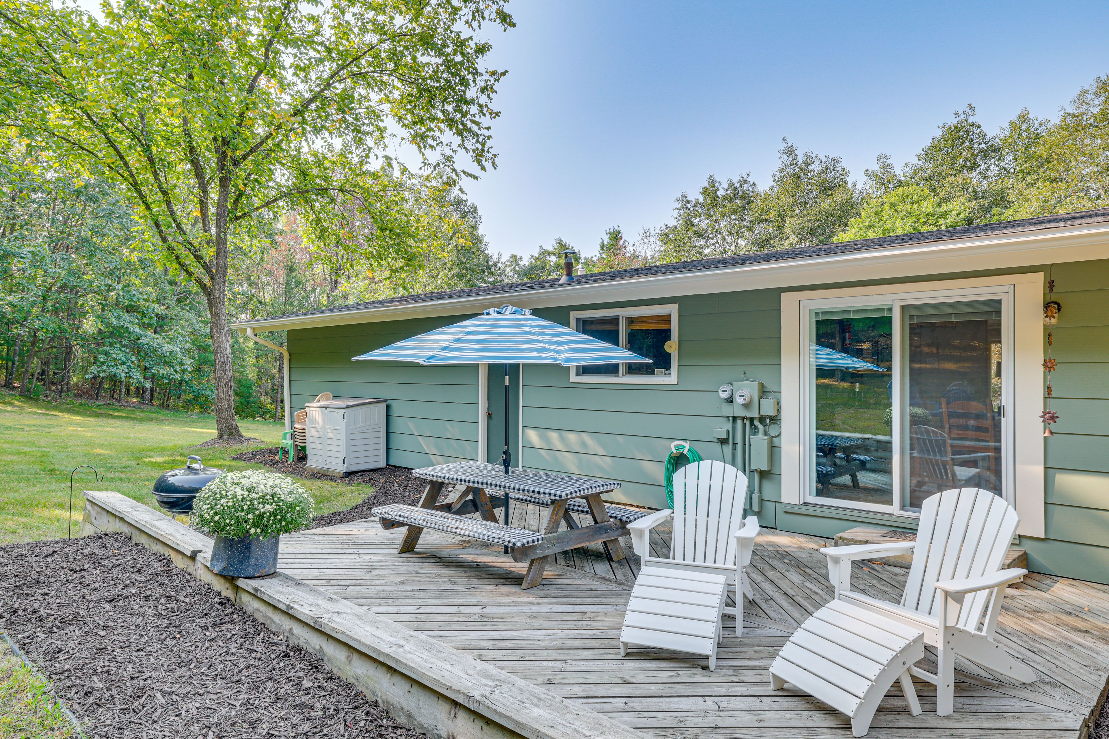 Private Deck | Outdoor Dining | Charcoal Grill | Wooded Views