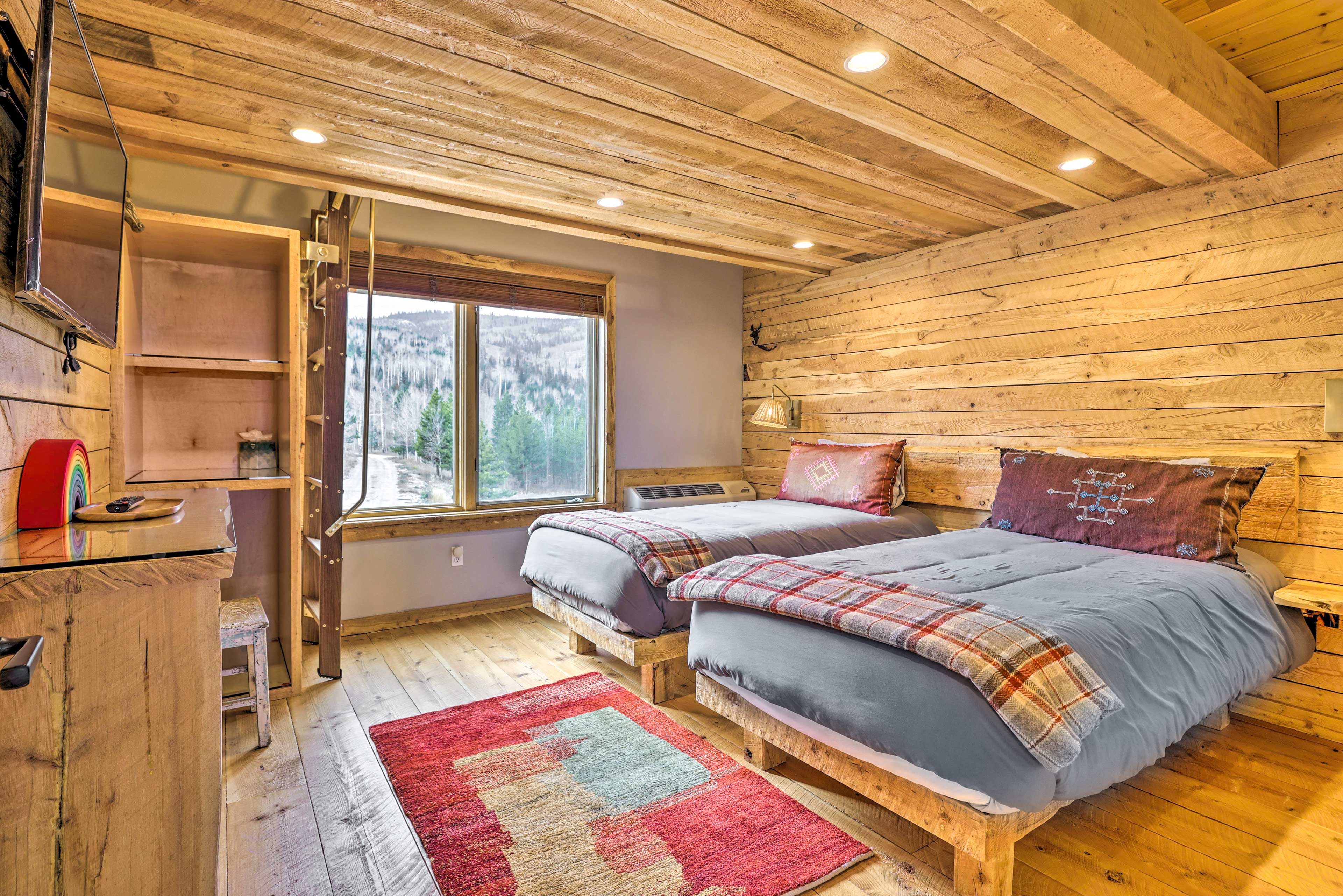 Bedroom 2 | 2 XL Twin Beds (Convertible to King Bed) | King Mattress in Loft