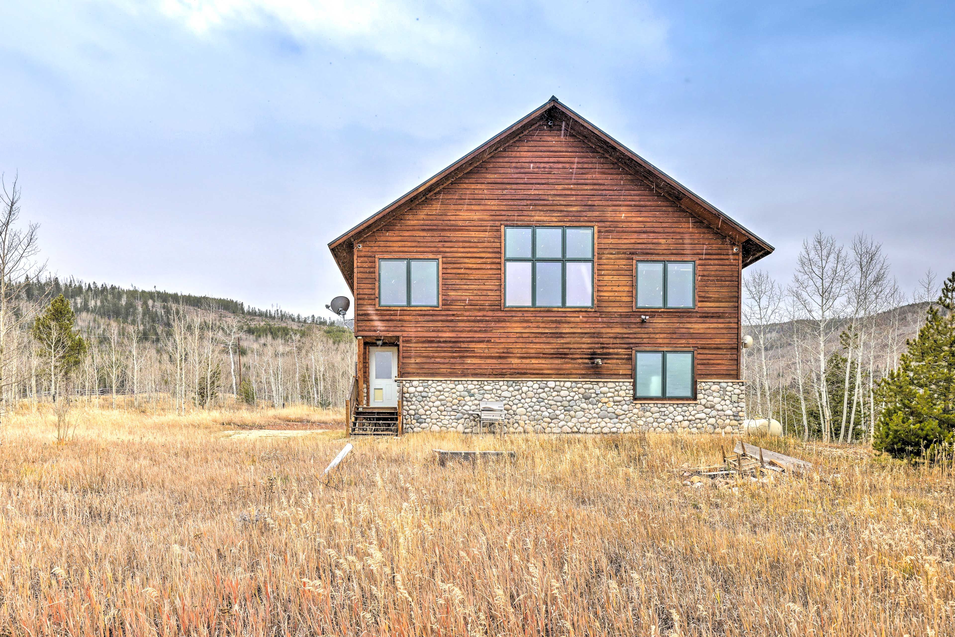 Property Exterior | Mountain Views | Fire Pit