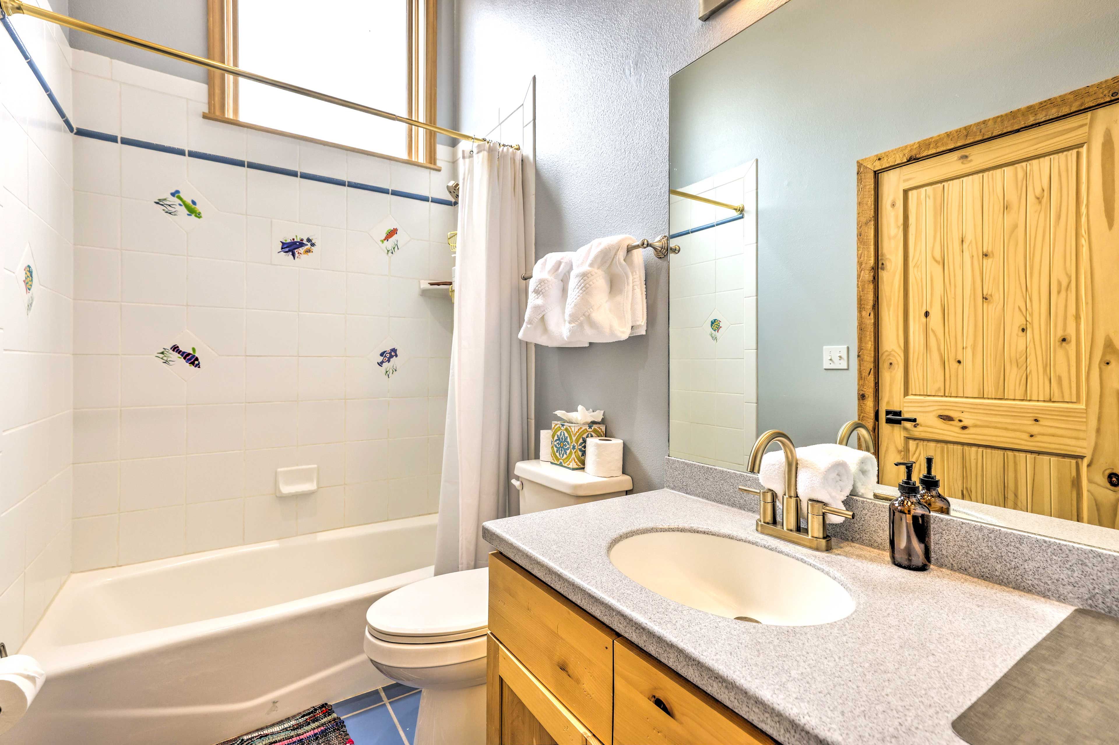En-Suite Bathroom | Complimentary Toiletries