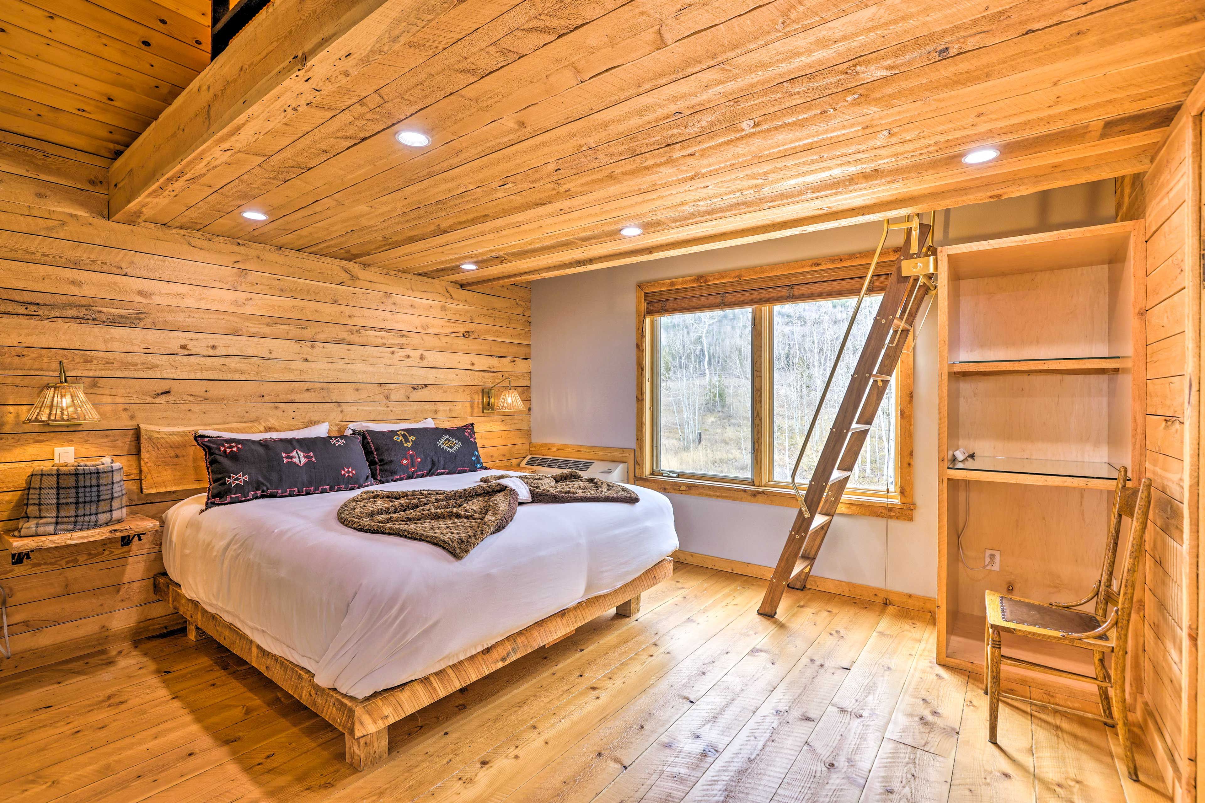 Bedroom 1 | King Bed | En-Suite Bathroom