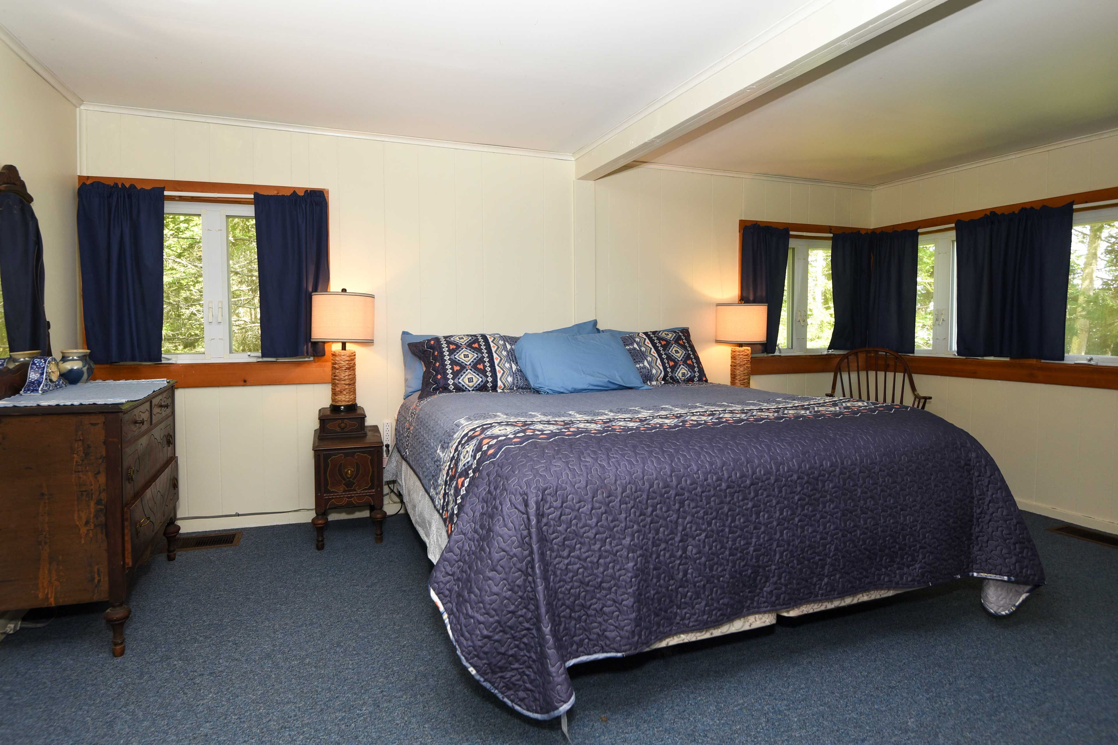Bedroom 1 | King Bed | Linens Provided